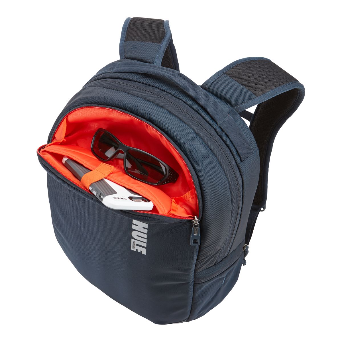 Thule Subterra 23L Backpack Overhead_Plunge