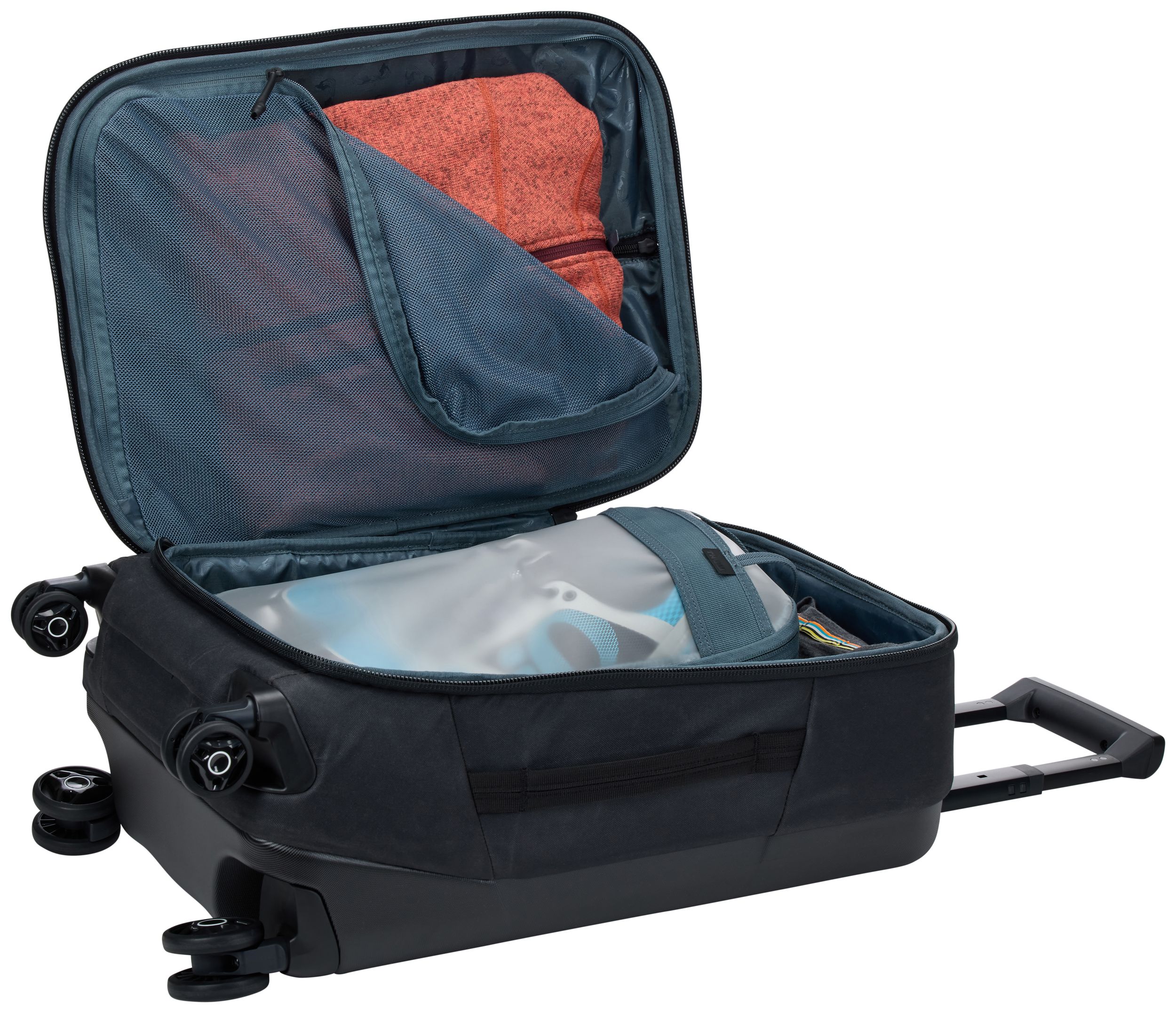 Thule Aion Carry On 36L Spinner Bottom_Plunge