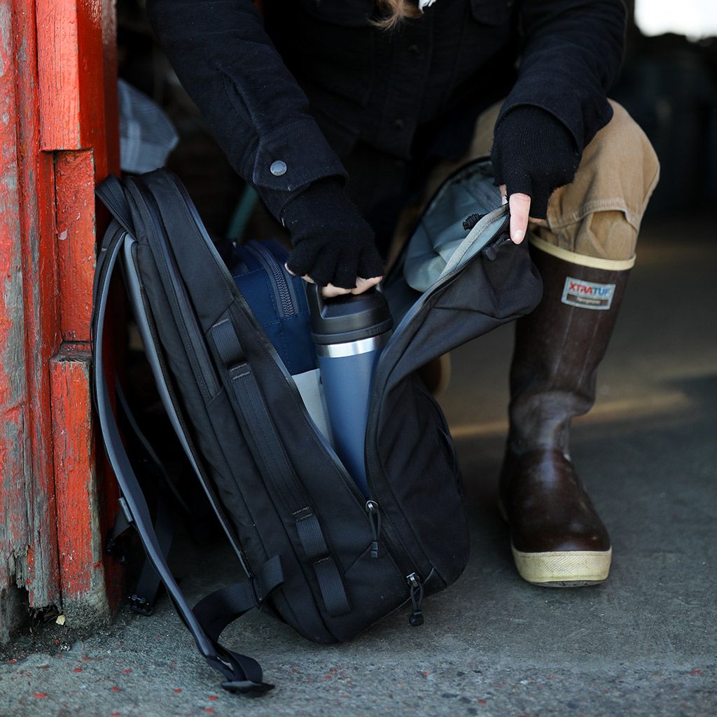 YETI Crossroads 27L Backpack