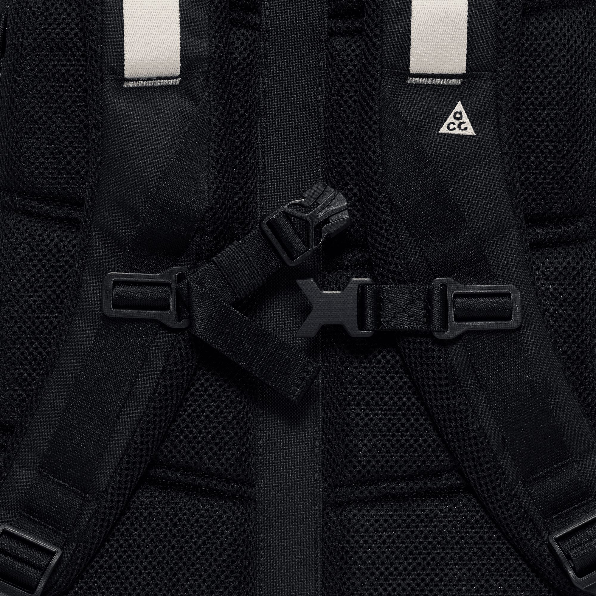 Nike ACG "DAYMAX" Adventure Backpack