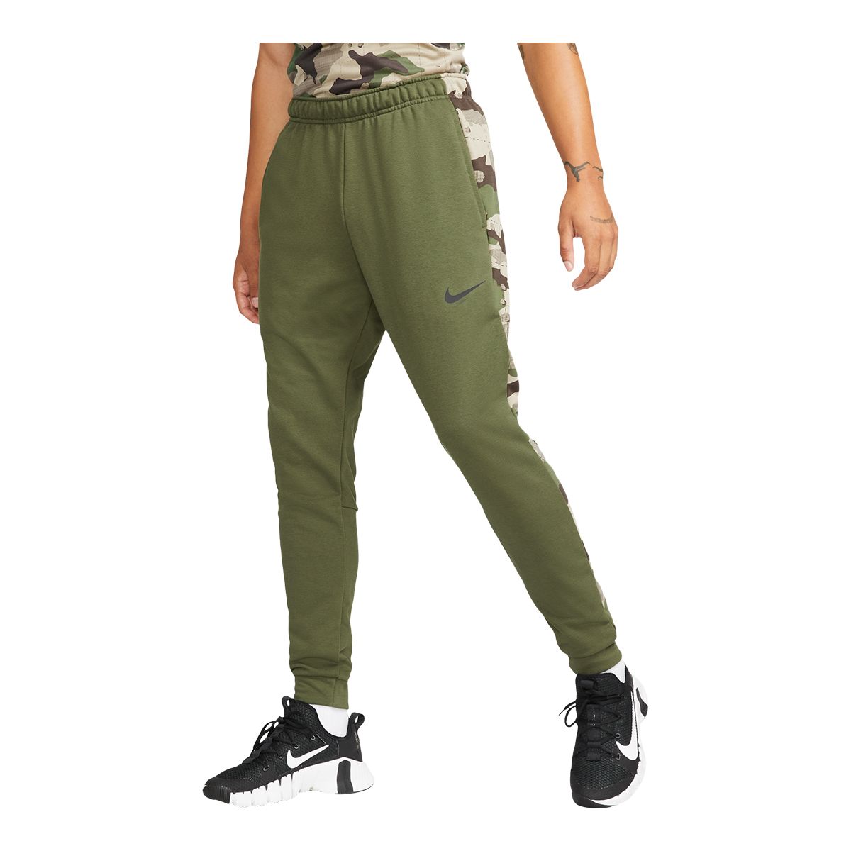 Nike hot sale camo pants