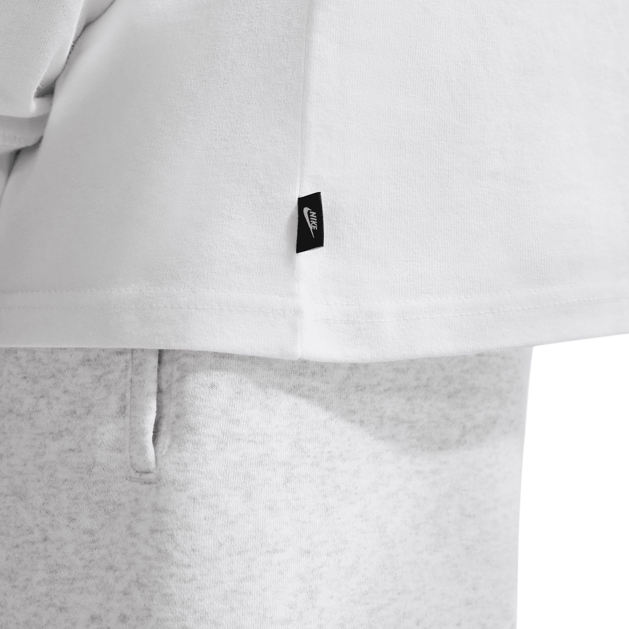 Nike Sportswear Men's Premium Essentials Sustainable Long Sleeve T-Shirt