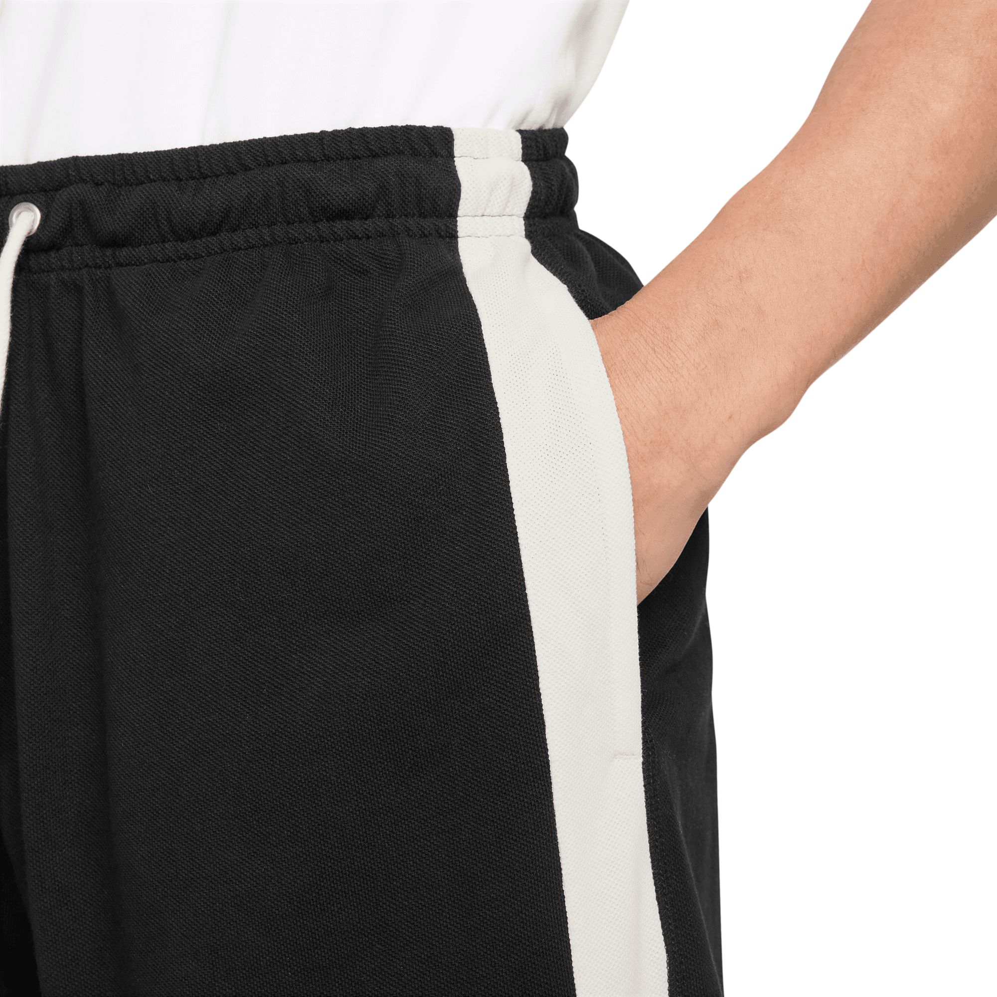 Nike Sportswear Men's Club Futbol Flow Shorts