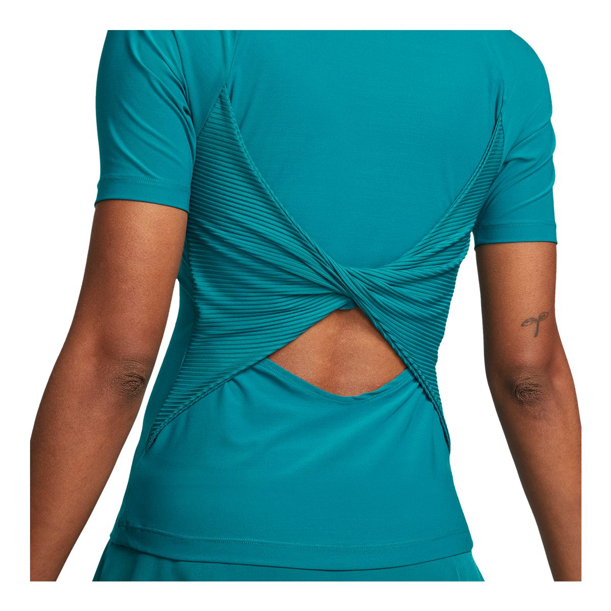 Nike Women's Dri-FIT Advantage Short Sleeve Top, Slim Fit