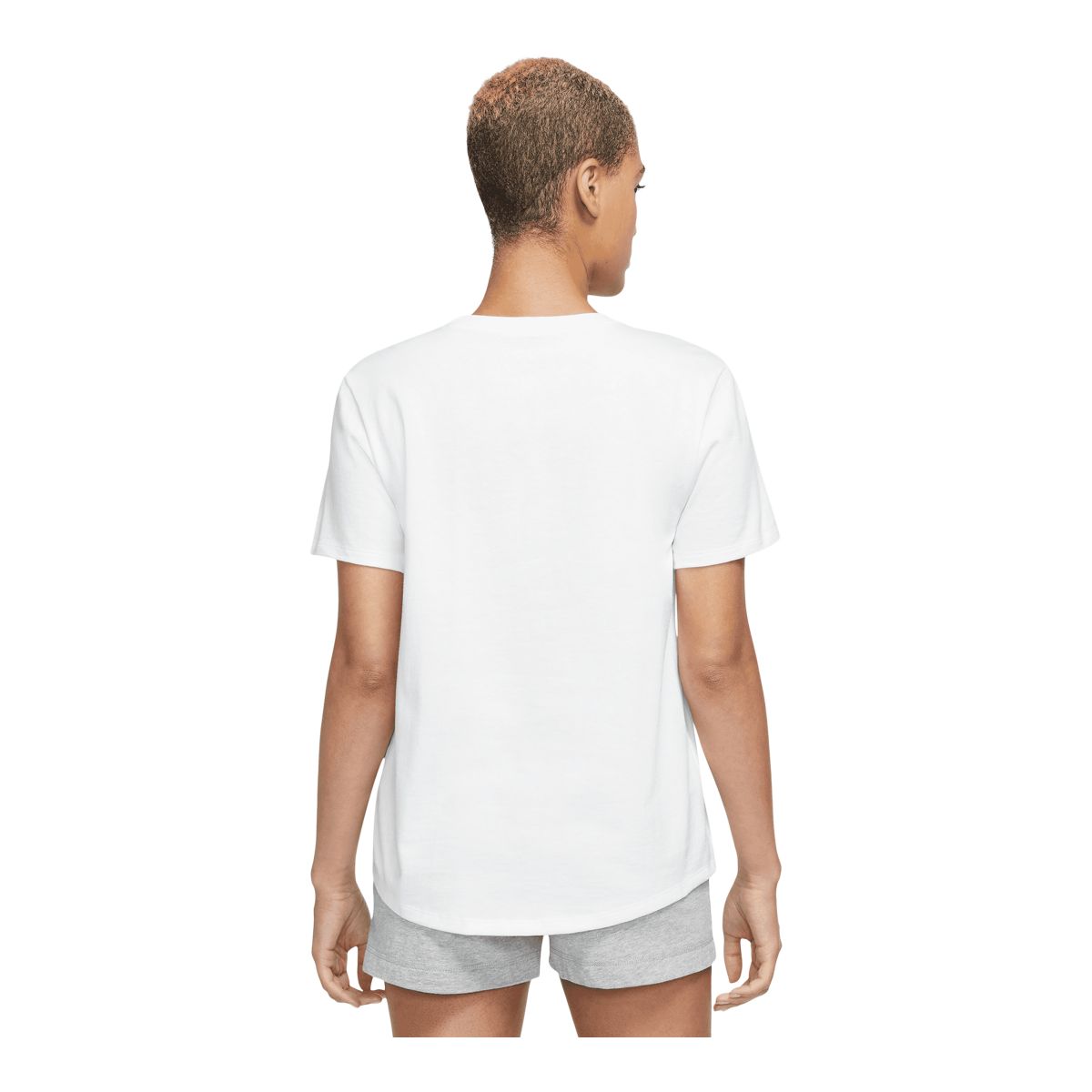 Nike Sportswear Women's Club Essentials T Shirt