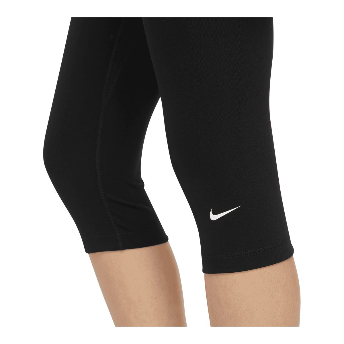 Nike shops capri shorts