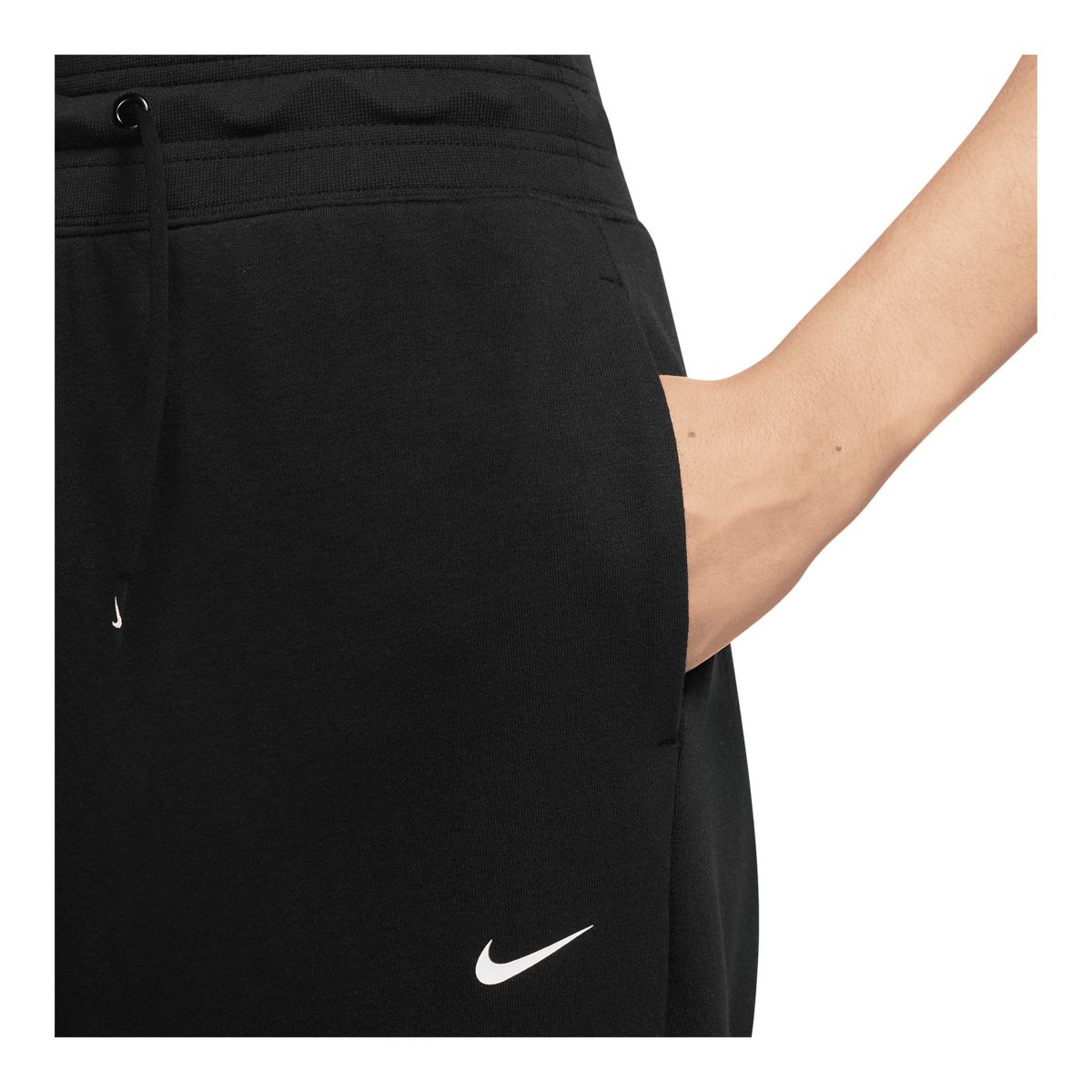 Hot hotsell pants nike