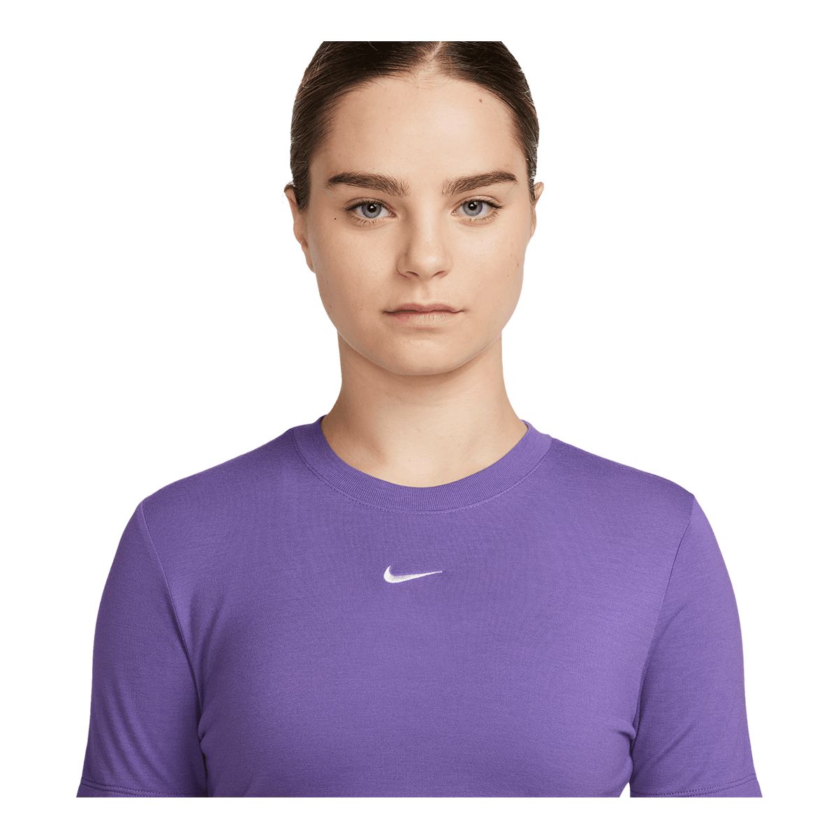 Nike Women's Essential Slim Cropped T Shirt