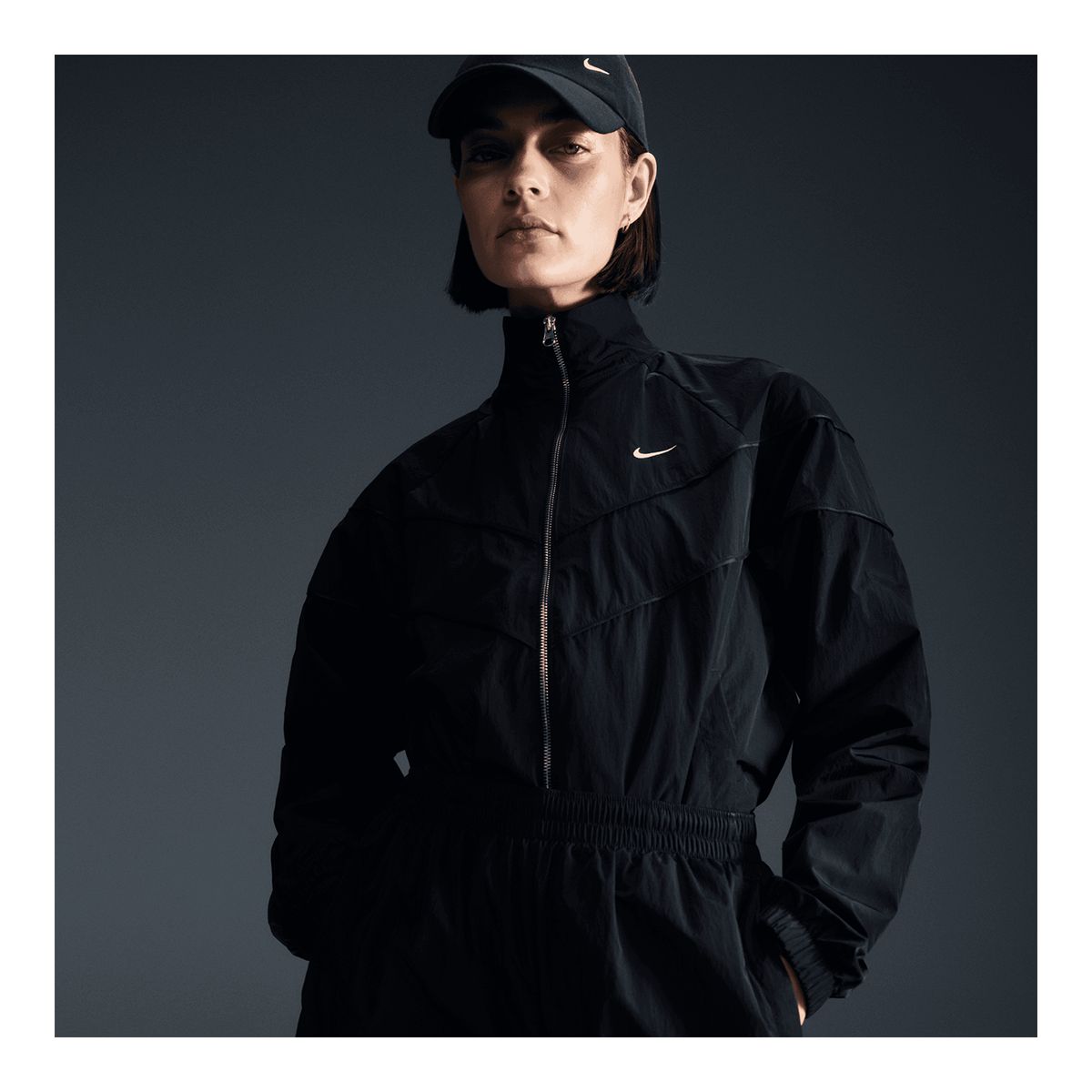 ジャケット Nike Windrunner Women's Loose UV Woven Full Zip Jacket FV630 Nike Windrunner Women's Loose UV Woven Full-Zip Jacket. Nike CA