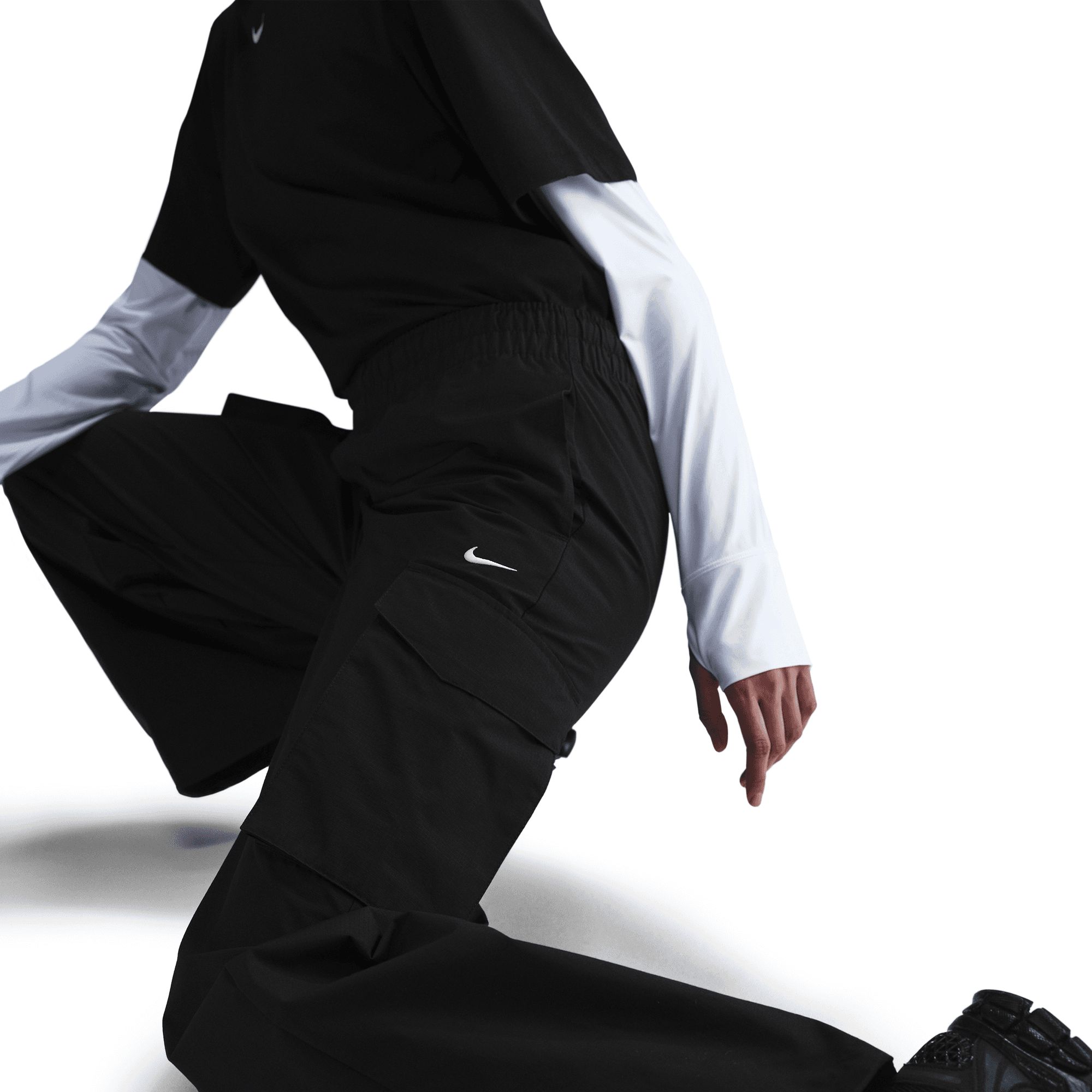 Nike Women's Everything Woven Mid-Rise Cargo Pants