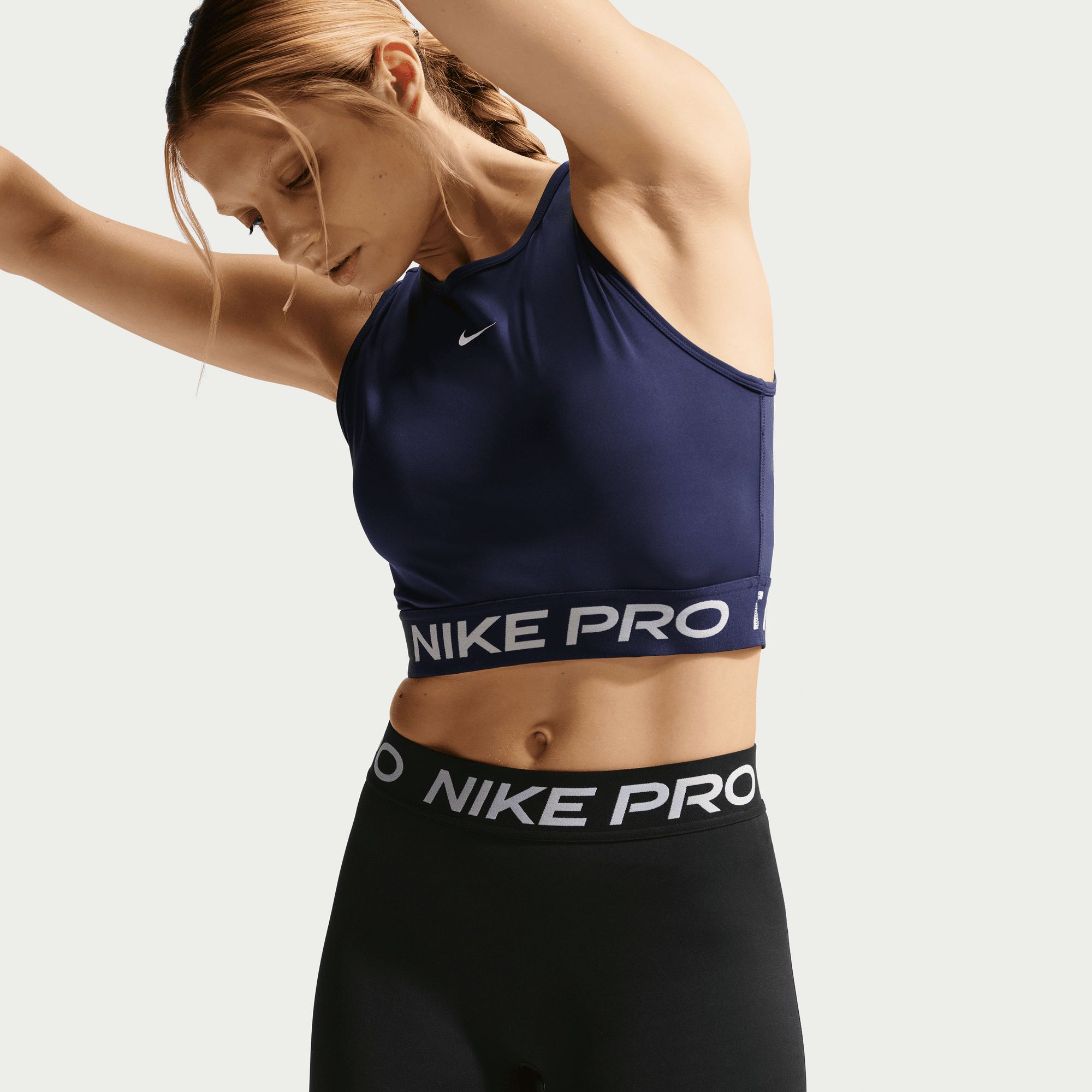 Nike Pro Women's 365 Mid-Rise 5 Inch U Seam Shorts