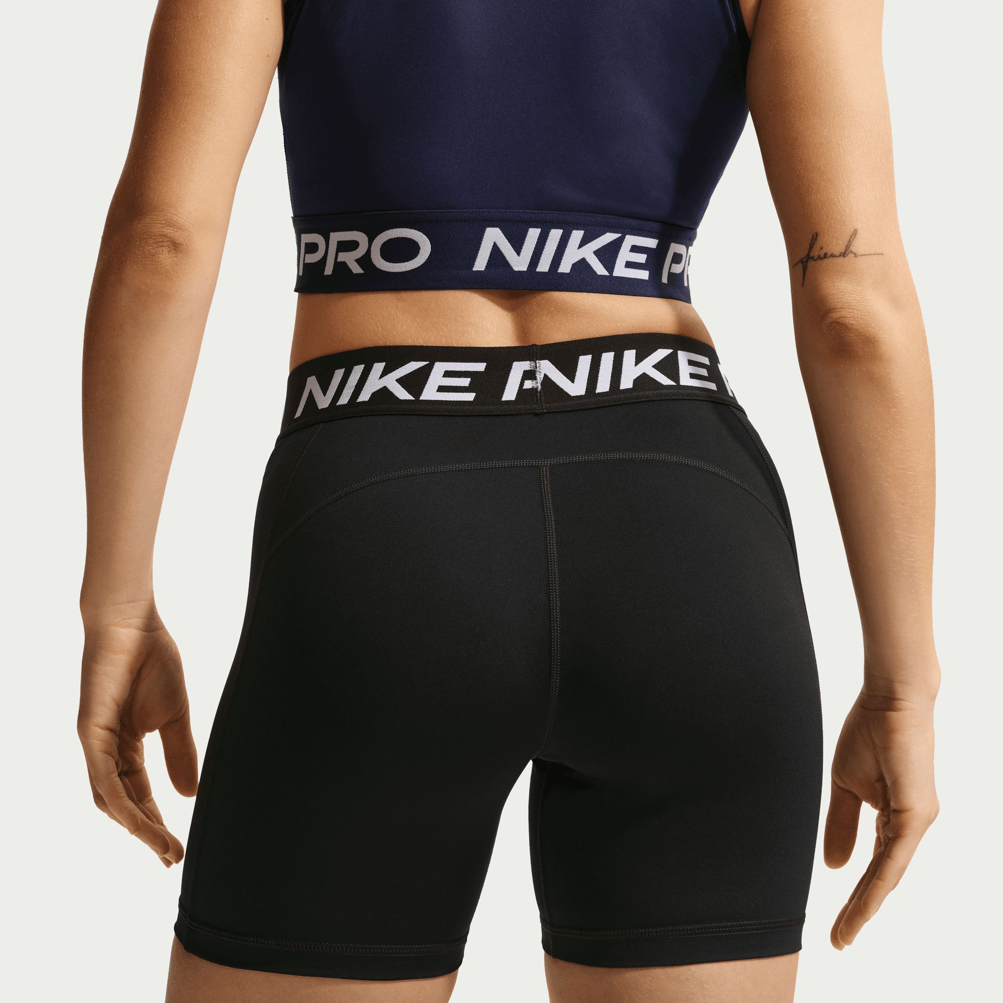 Nike Pro Women's 365 Mid-Rise 5 Inch U Seam Shorts