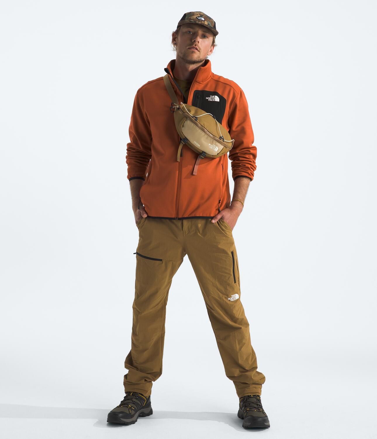 The North Face Men's Crest Quarter Zip Long Sleeve Top