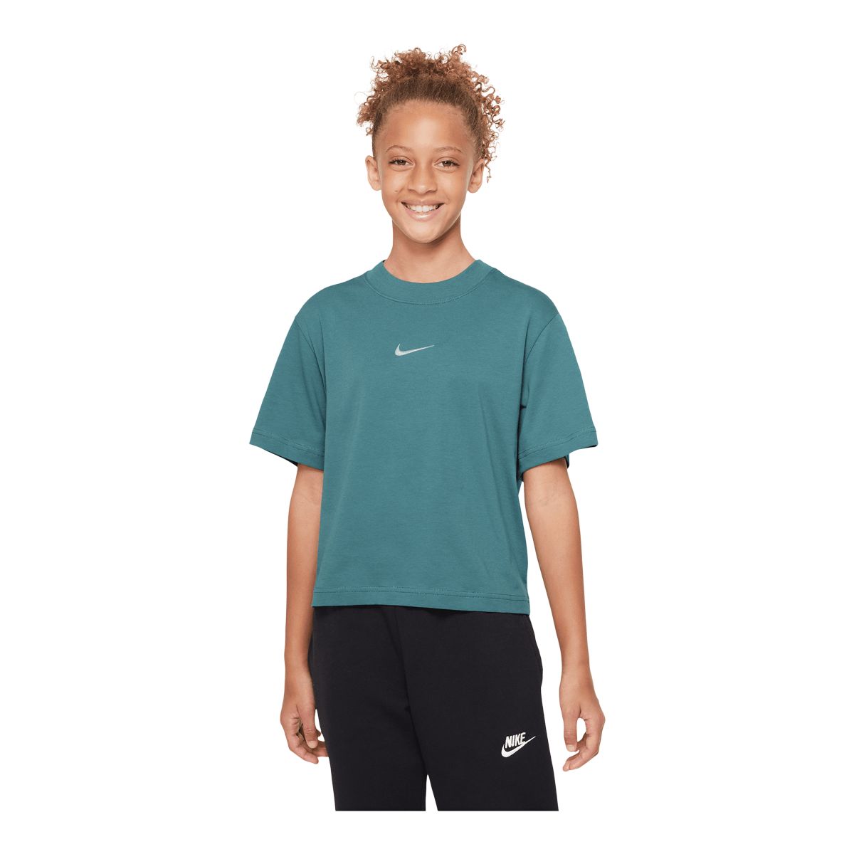Nike Sportswear Girls' Essential Boxy T Shirt