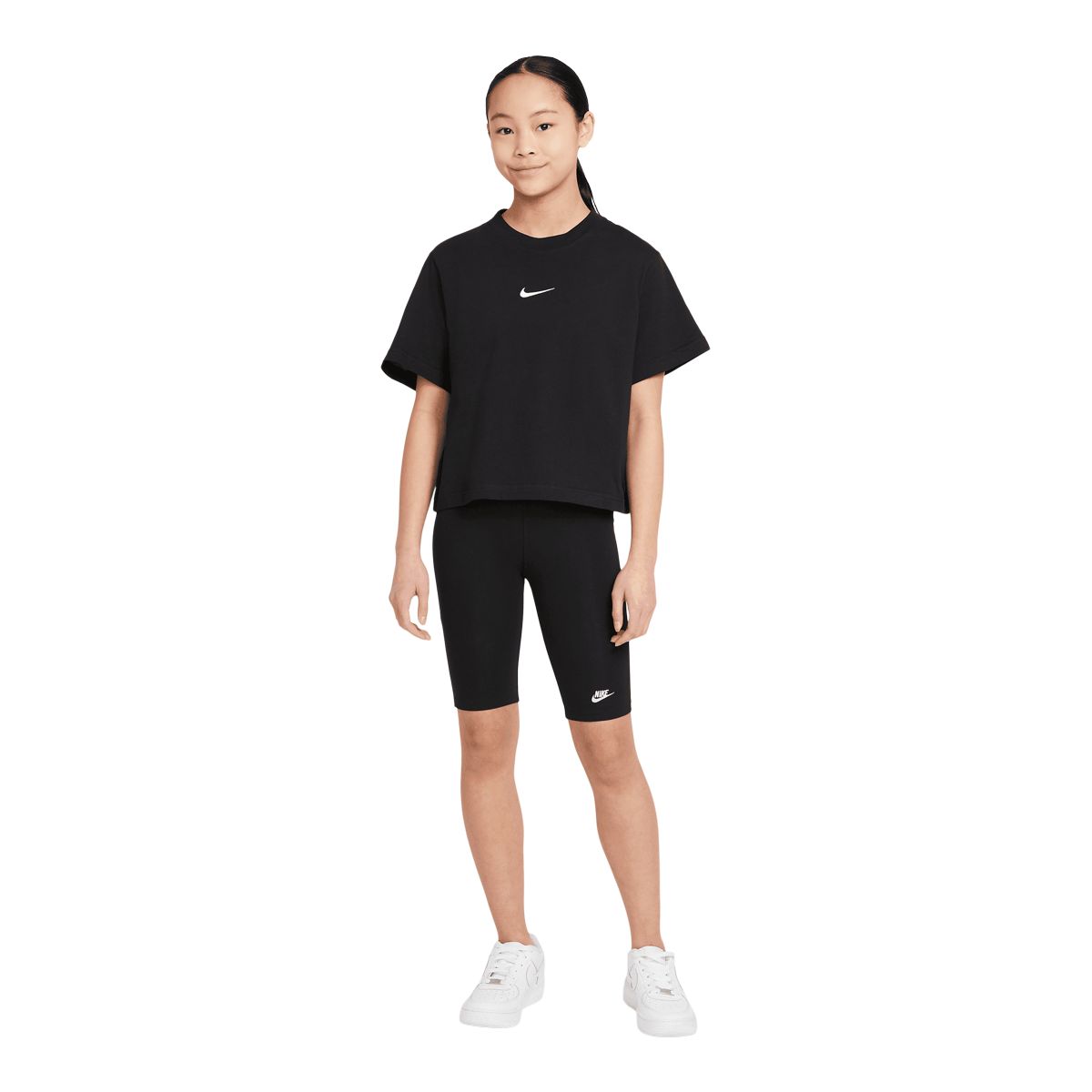 Nike Sportswear Girls' Essential Boxy T Shirt