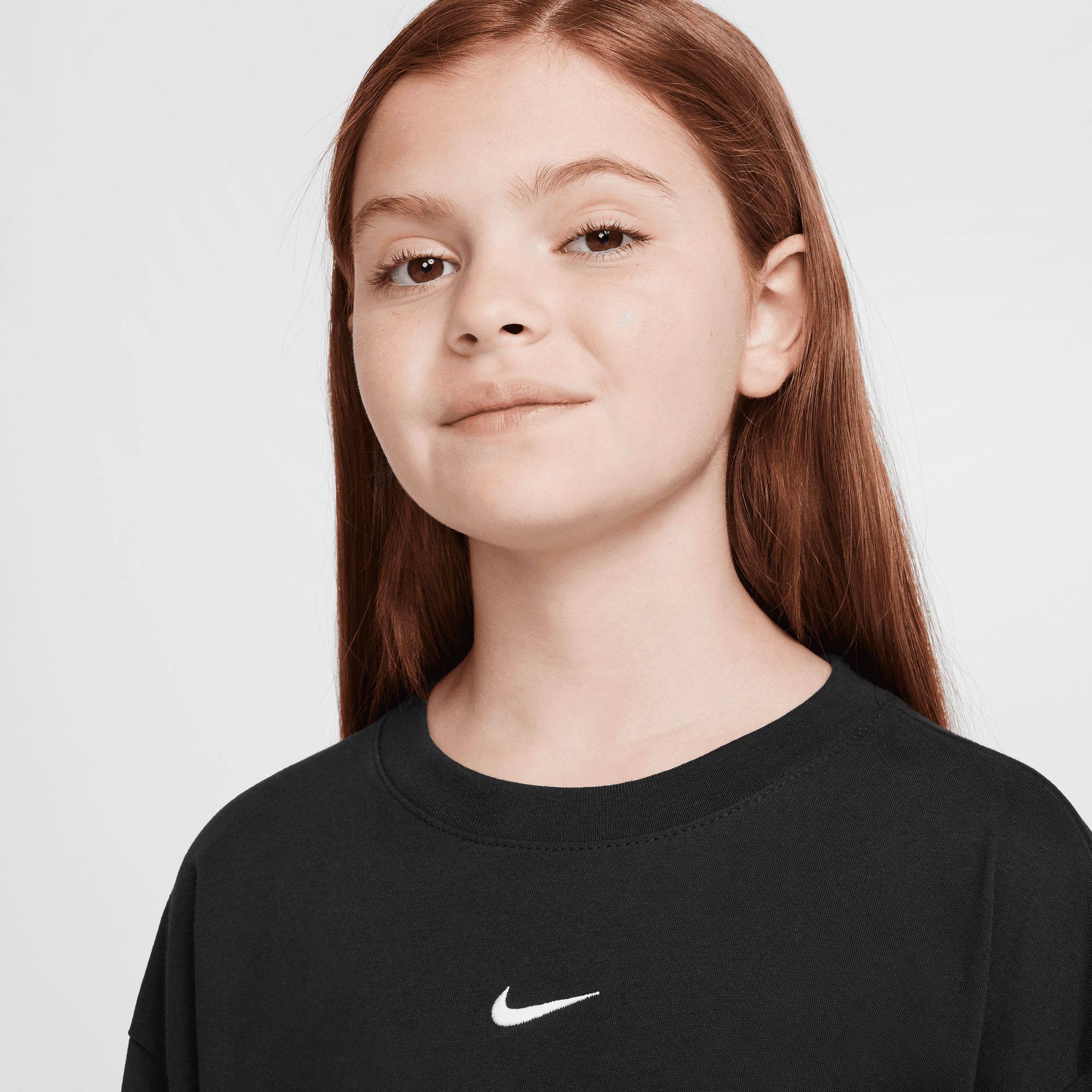 Nike Sportswear Girls' Essential Low Brand Read Long Sleeve T-Shirt