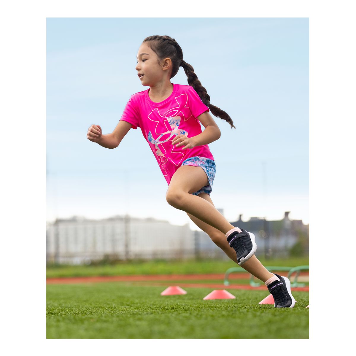 Under Armour Girls' 4-6X Candy Clouds Floating Logo T Shirt