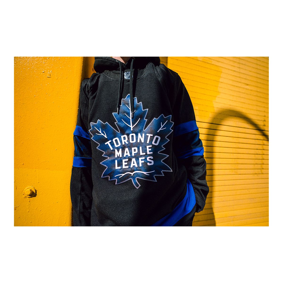 Bieber shows up to ACC in custom Leafs jersey for Game 6 - Article - Bardown