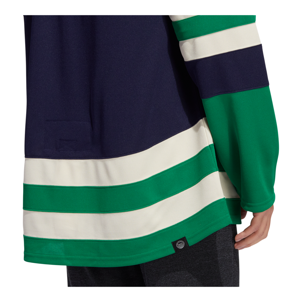 Vancouver Canucks - Reverse Retro Jersey is on-sale now 🤩 Exclusively at  Vanbase. Get yours while stock lasts! SHOP, vancanucks.co/3AfJF2b