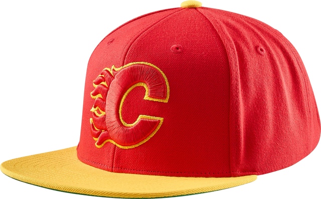 Calgary Flames Mitchell & Ness Team Ground 2.0 Pro Snapback Cap Front_Three_Fourths_Angled_Left