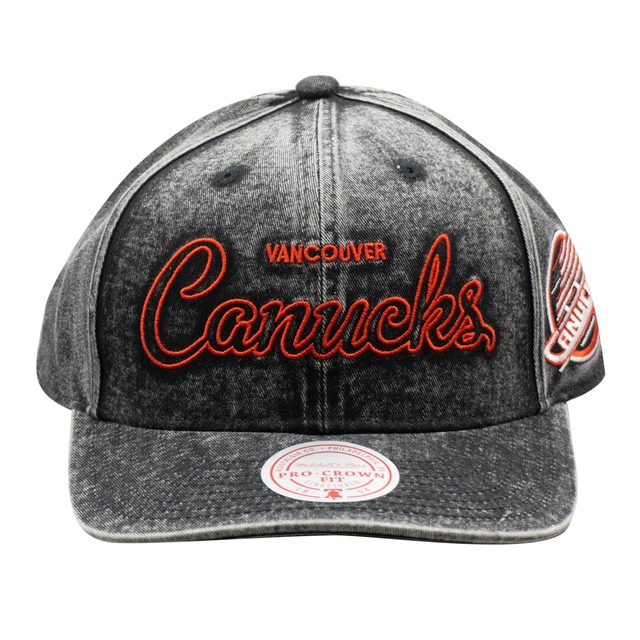 Mitchell & Ness Vancouver Canucks Living On The Edge Pro Crown Cap