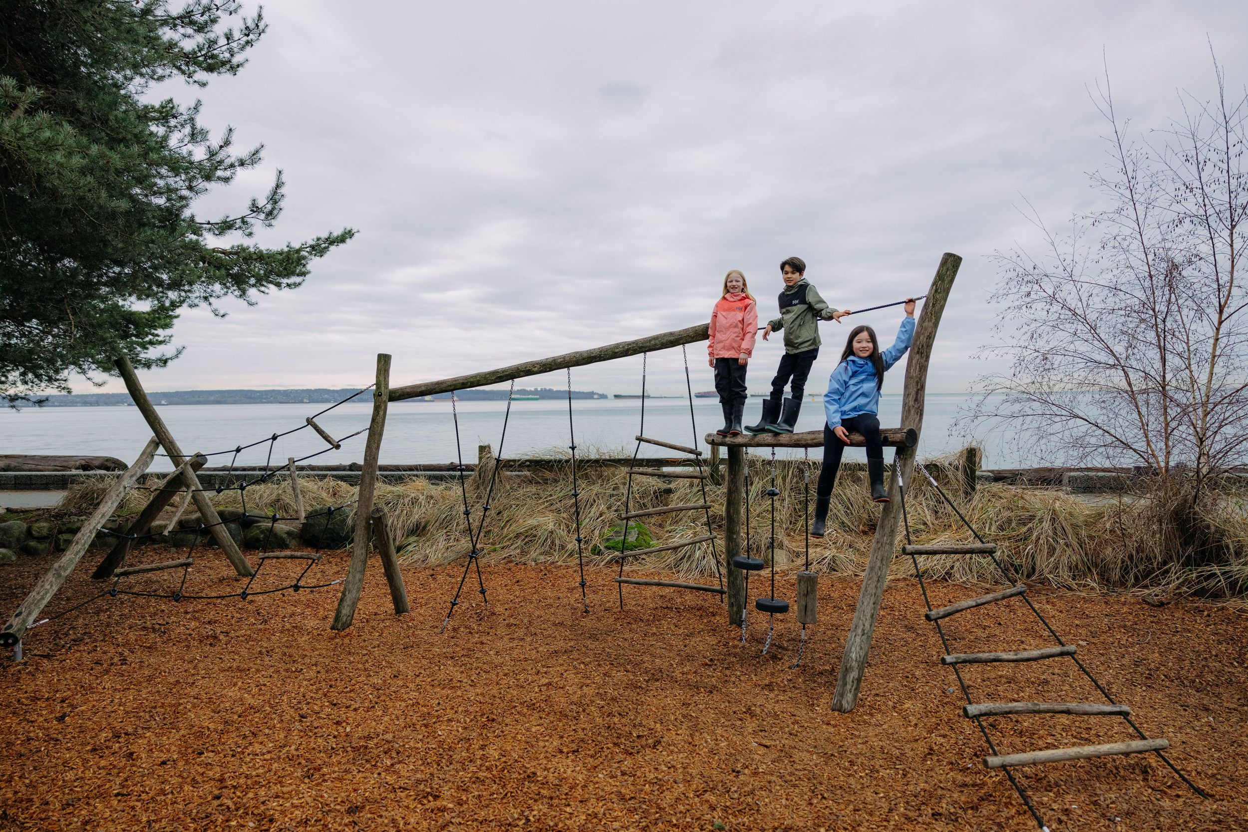 Helly Hansen Junior Girls' Vancouver Rain Jacket