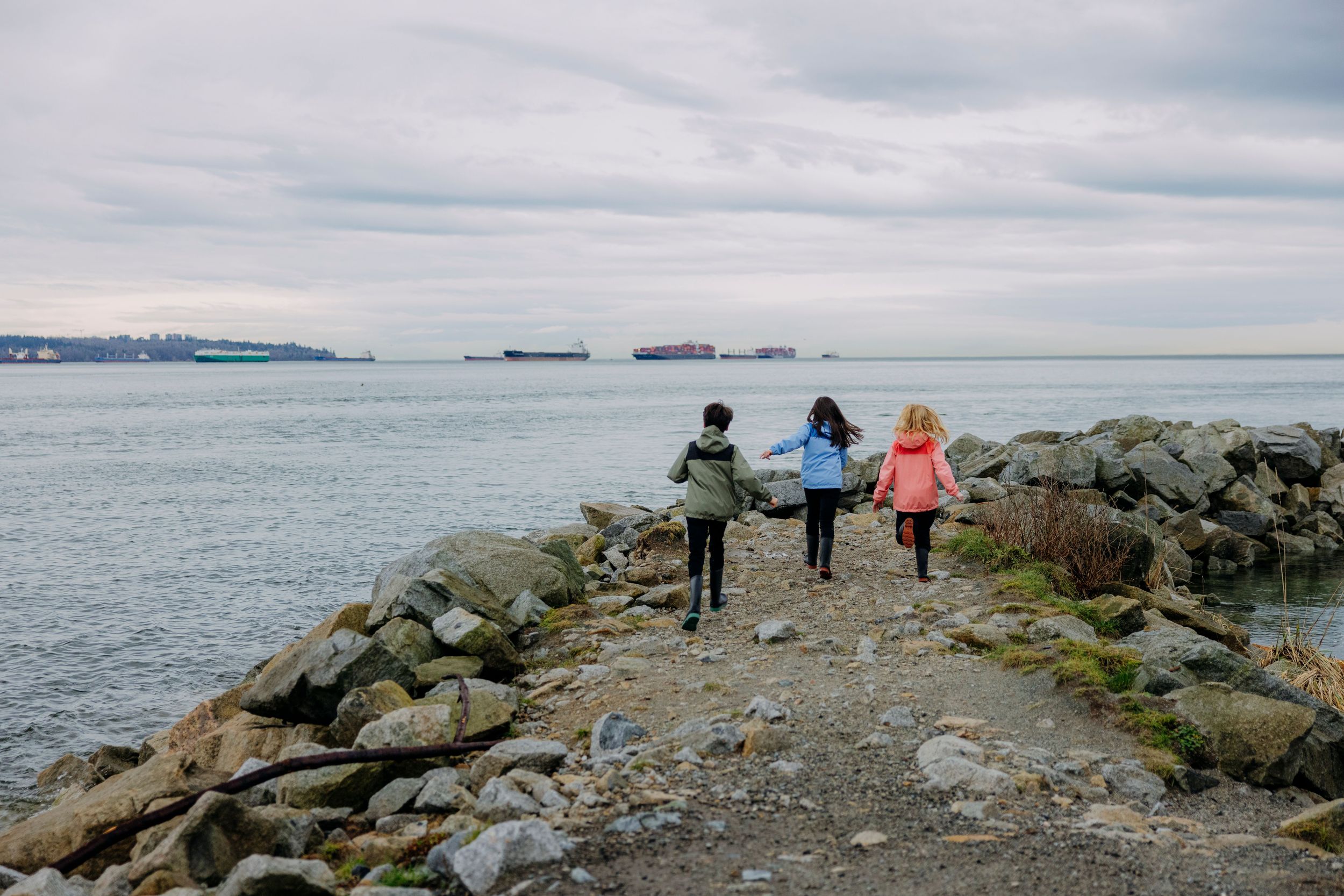 Helly Hansen Junior Girls' Vancouver Rain Jacket