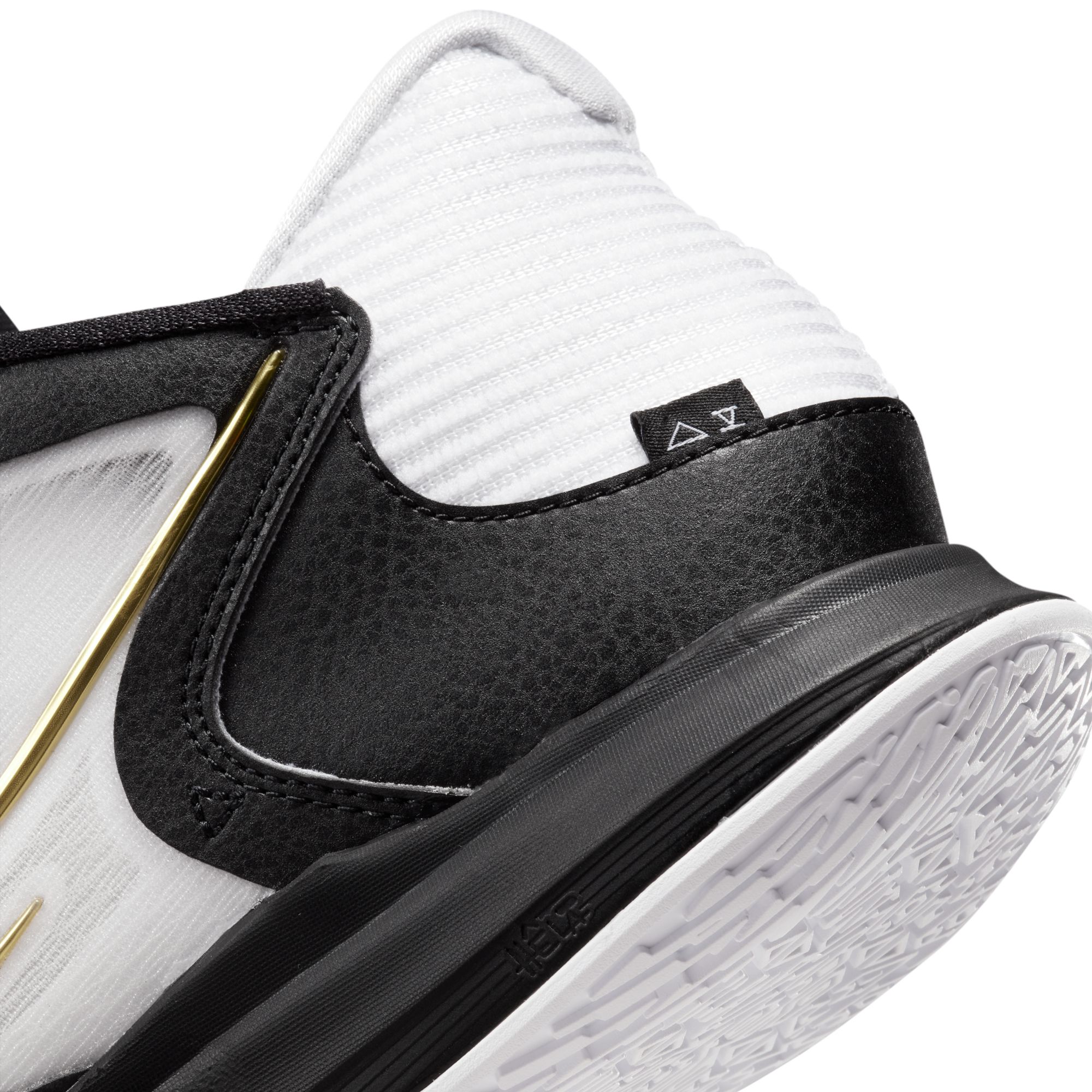 Sport chek kyrie on sale 5