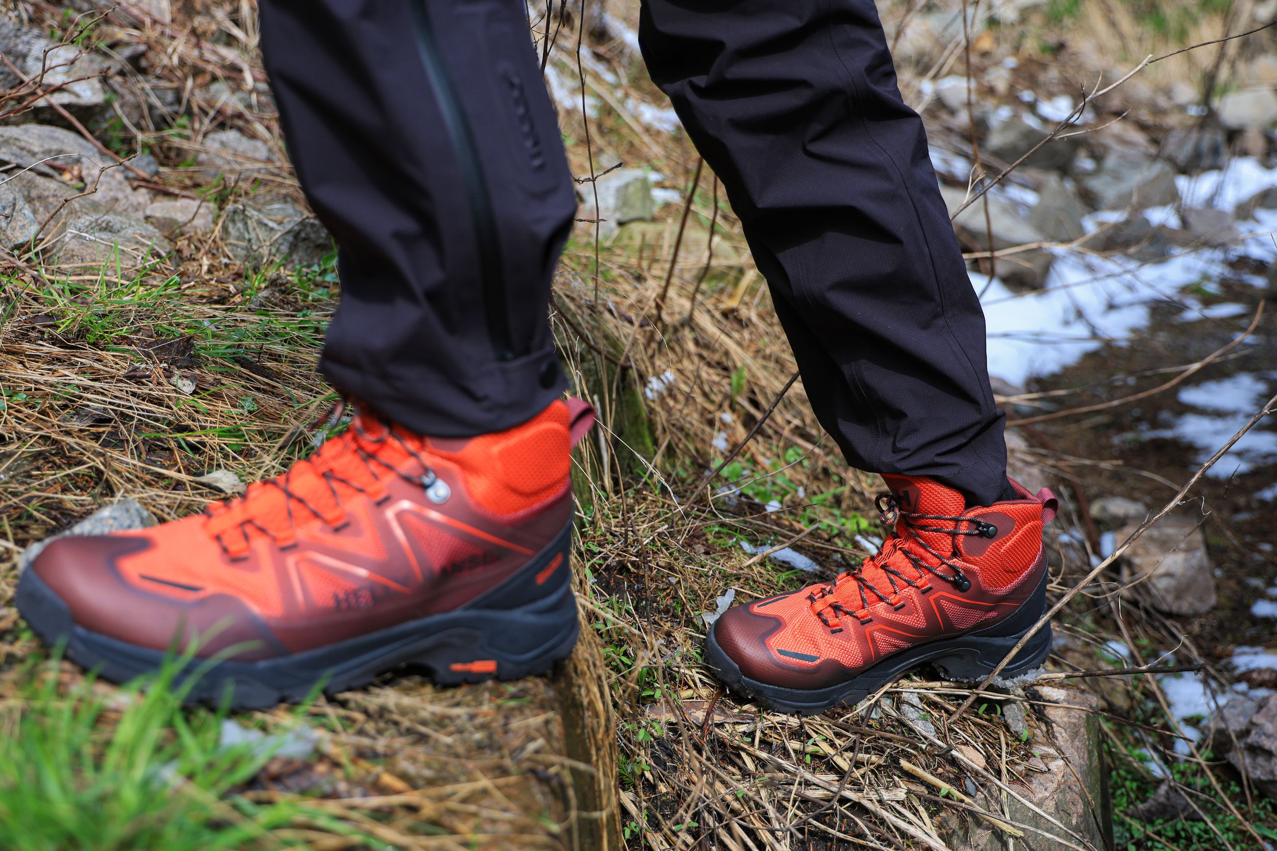 Men\'s Cascade Helly Tech Waterproof Mid Cut Hiking Boots Amazon.com: Helly-Hansen Men main image 4