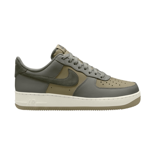 Nike Men's Air Force 1 '07 LV8 Shoes