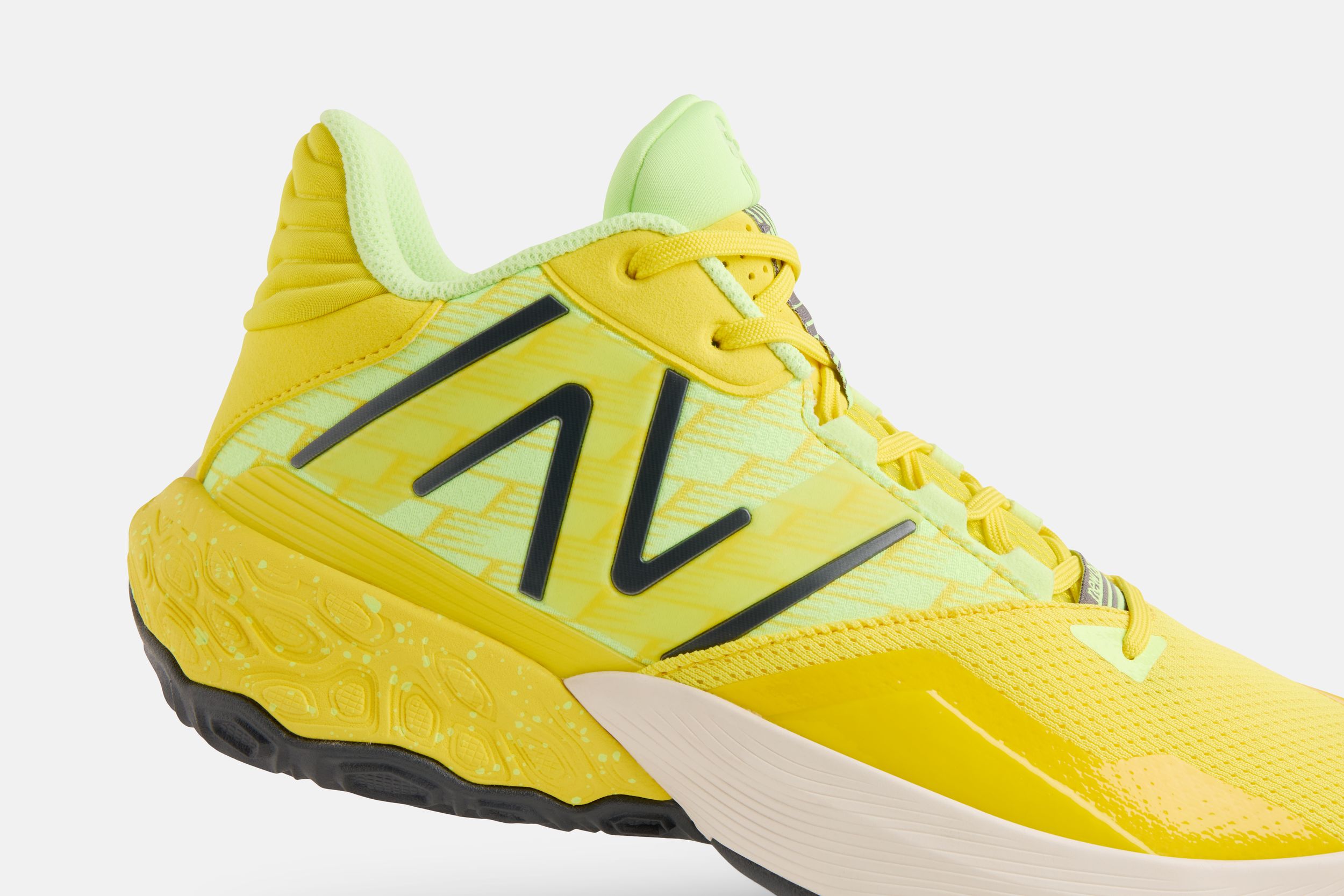 New Balance Two Way V4 Basketball Shoes | SportChek