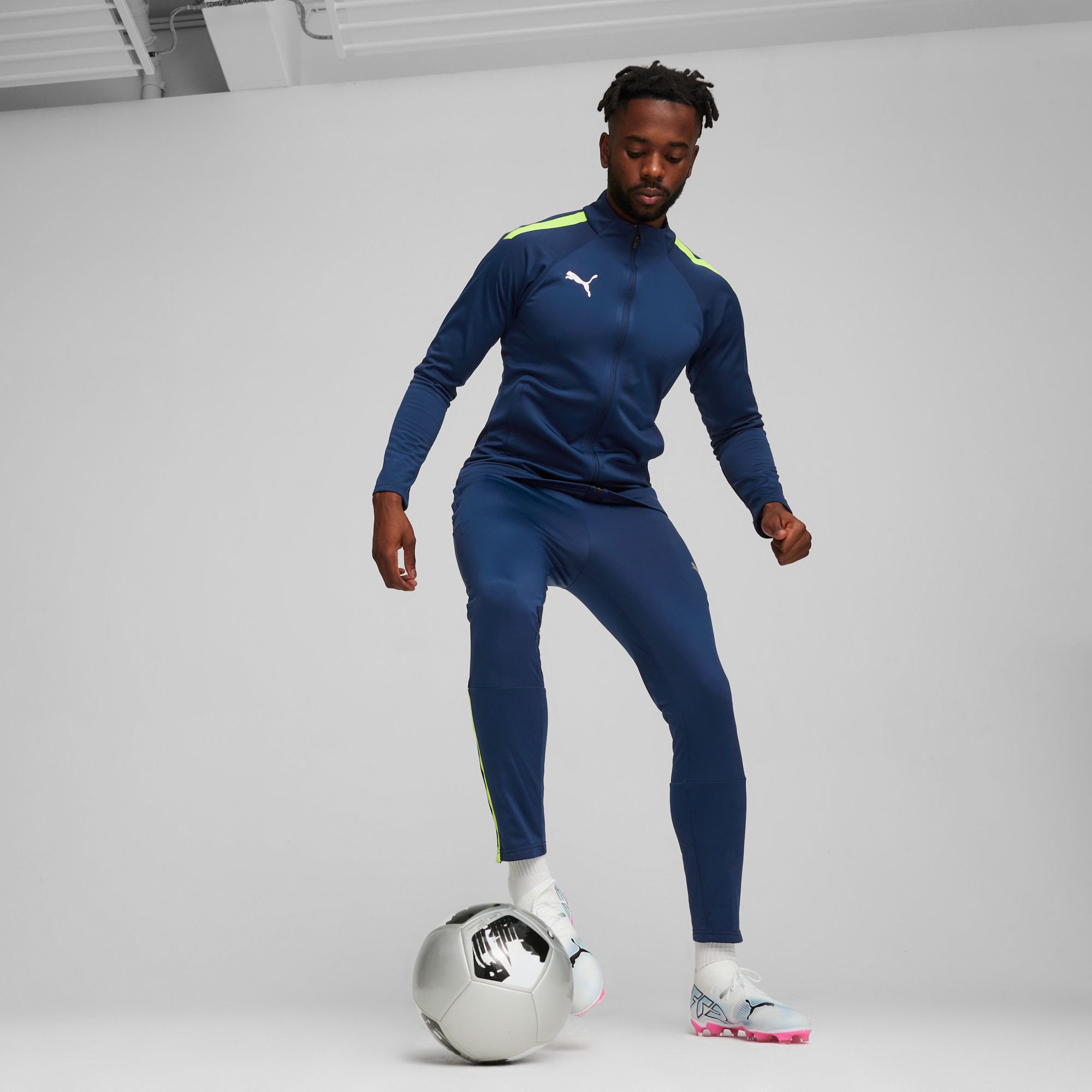 PUMA Men's Future 7 Match Firm Ground Lightweight Soccer Cleats