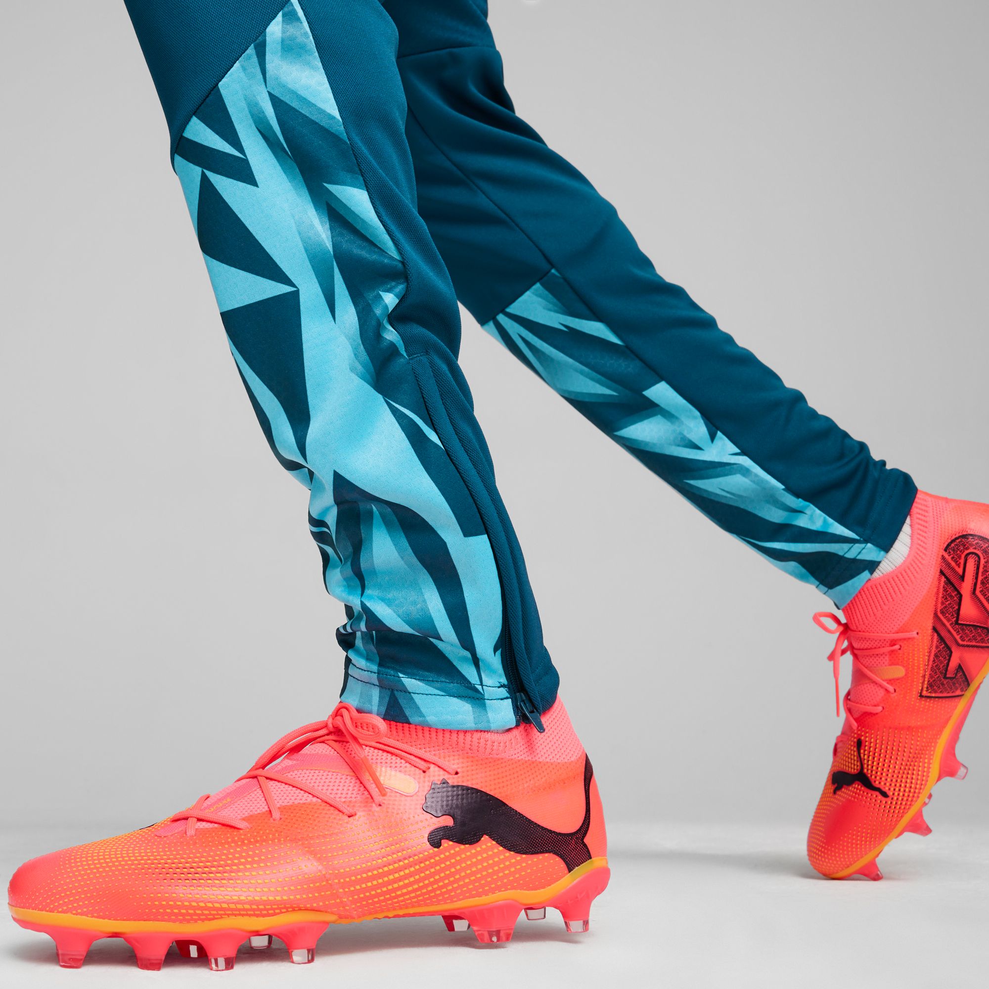 PUMA Unisex Future 7 Match Firm Ground Lightweight Soccer Cleats