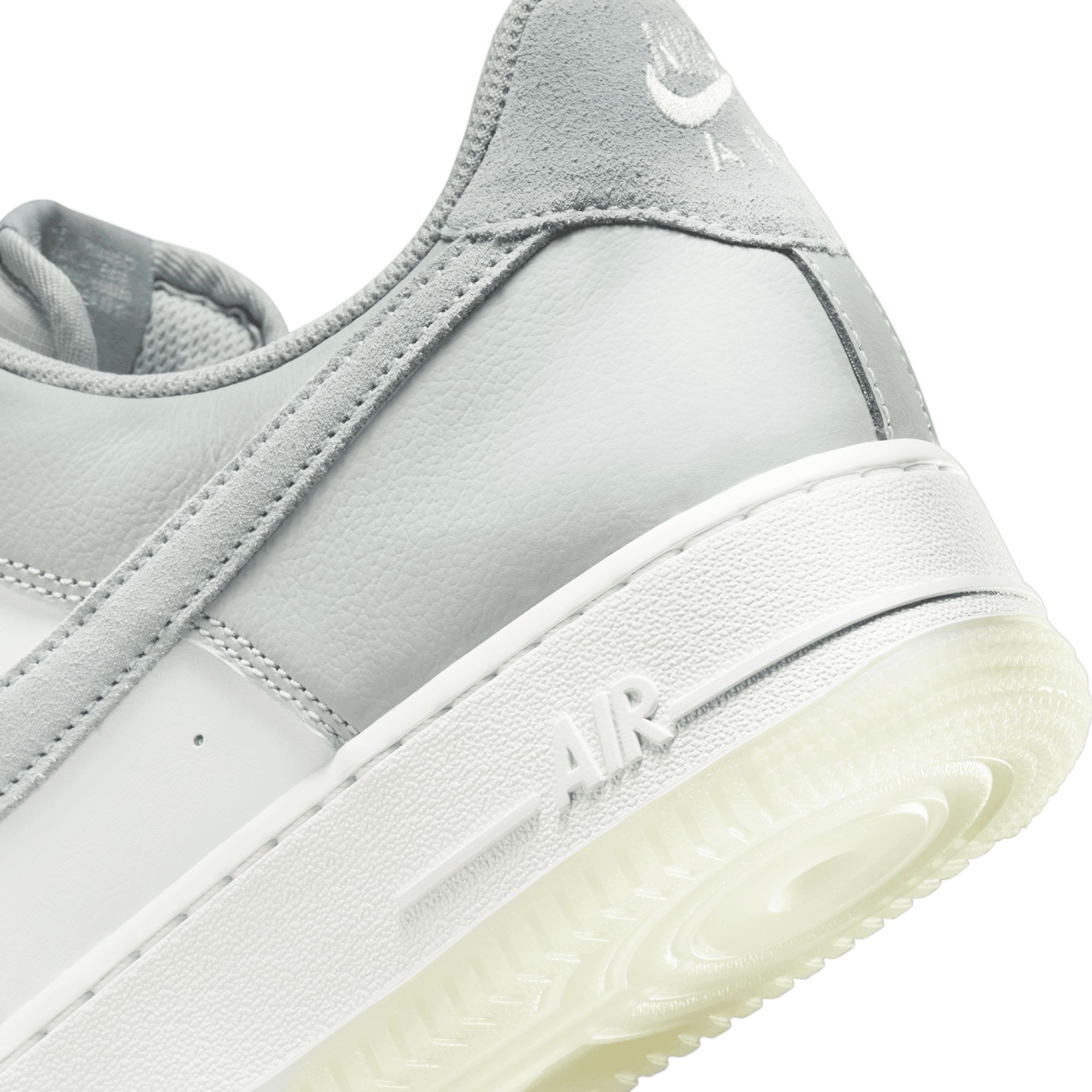 Nike Men's Air Force 1 '07 LV8 Shoes