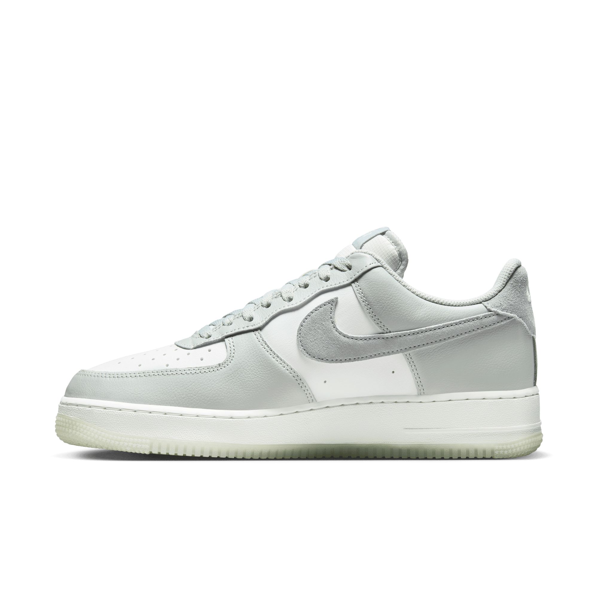 Nike Men's Air Force 1 '07 LV8 Shoes