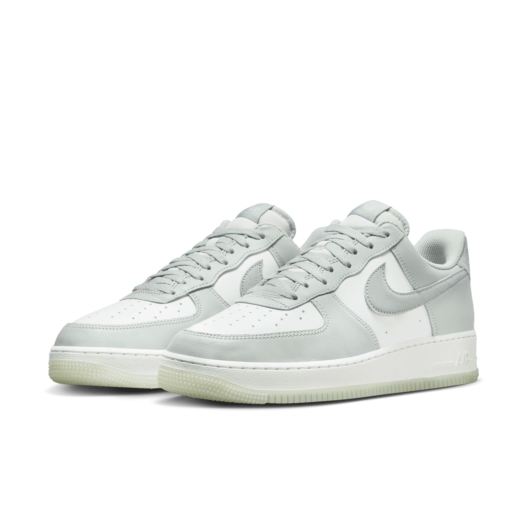 Nike Men's Air Force 1 '07 LV8 Shoes