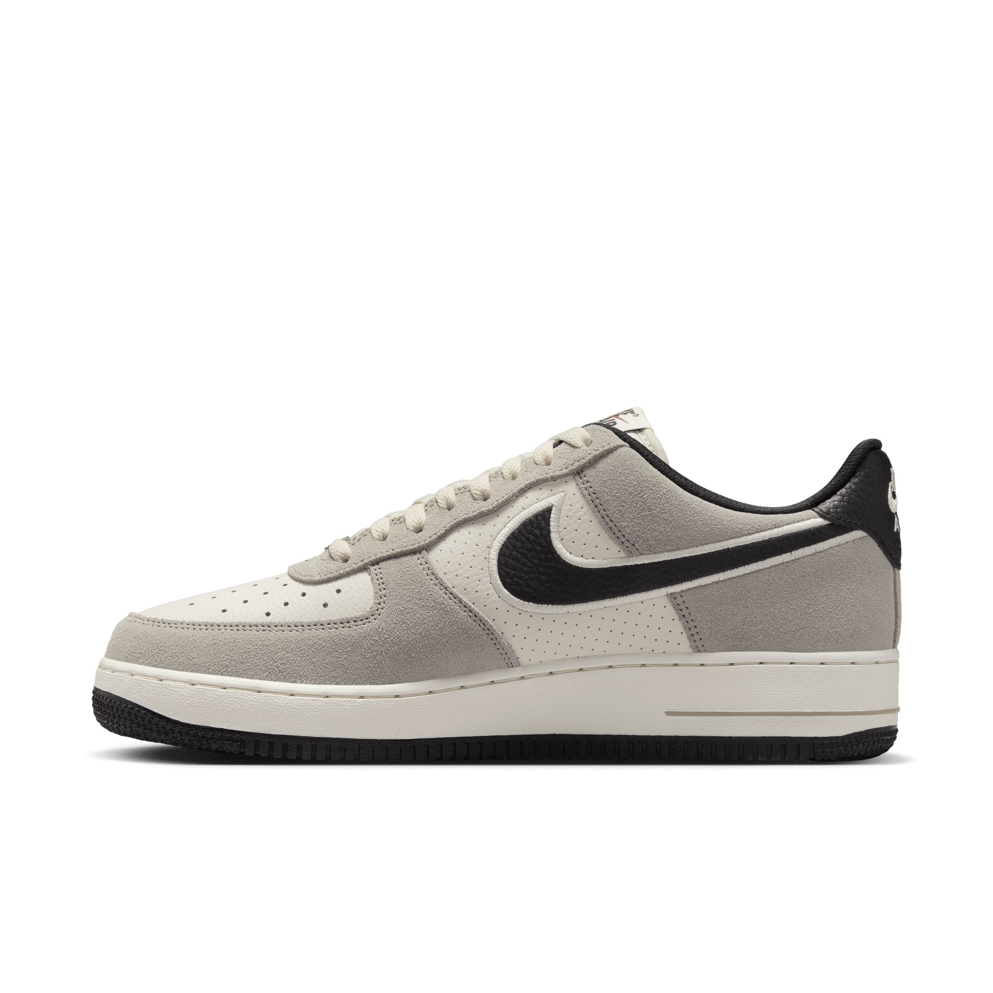 Nike Men's Air Force 1 '07 Lv8 Classic Streetwear Sneakers