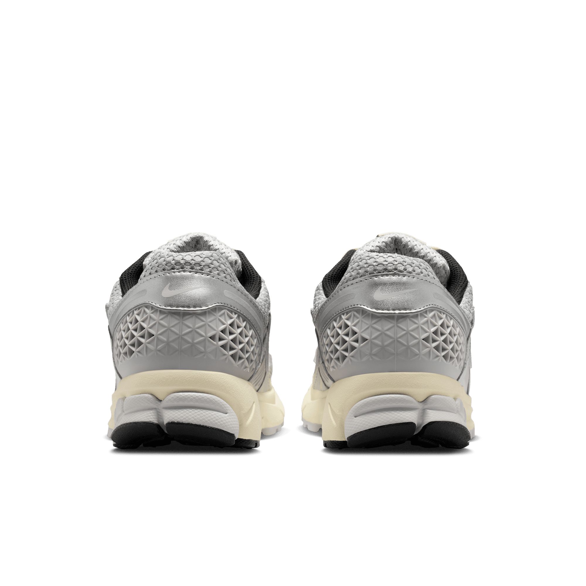 Nike Men's Zoom Vomero 5 Shoes