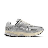 Nike Men's Zoom Vomero 5 Shoes Side_Right
