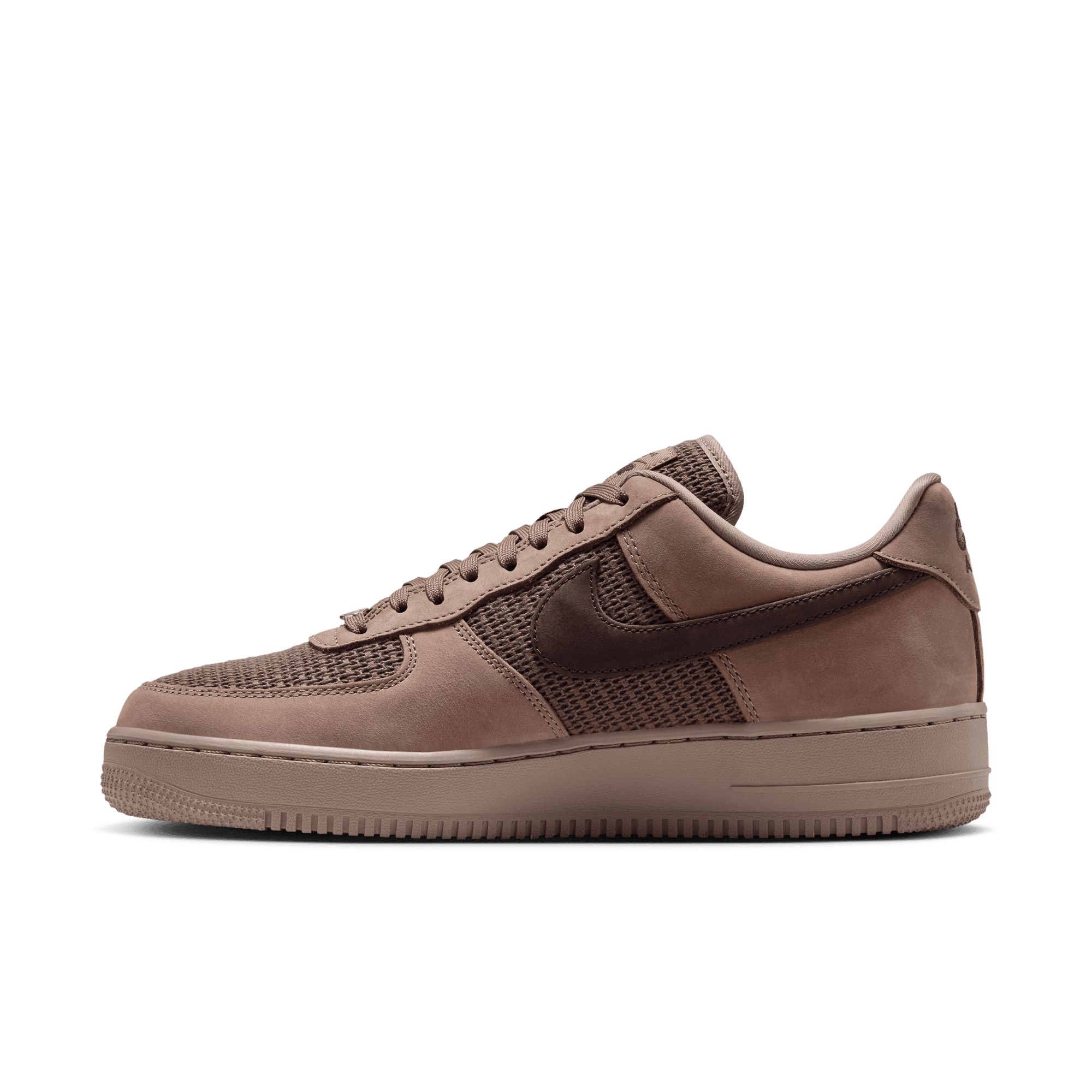 Nike Men's Air Force 1 '07 LV8 Shoes