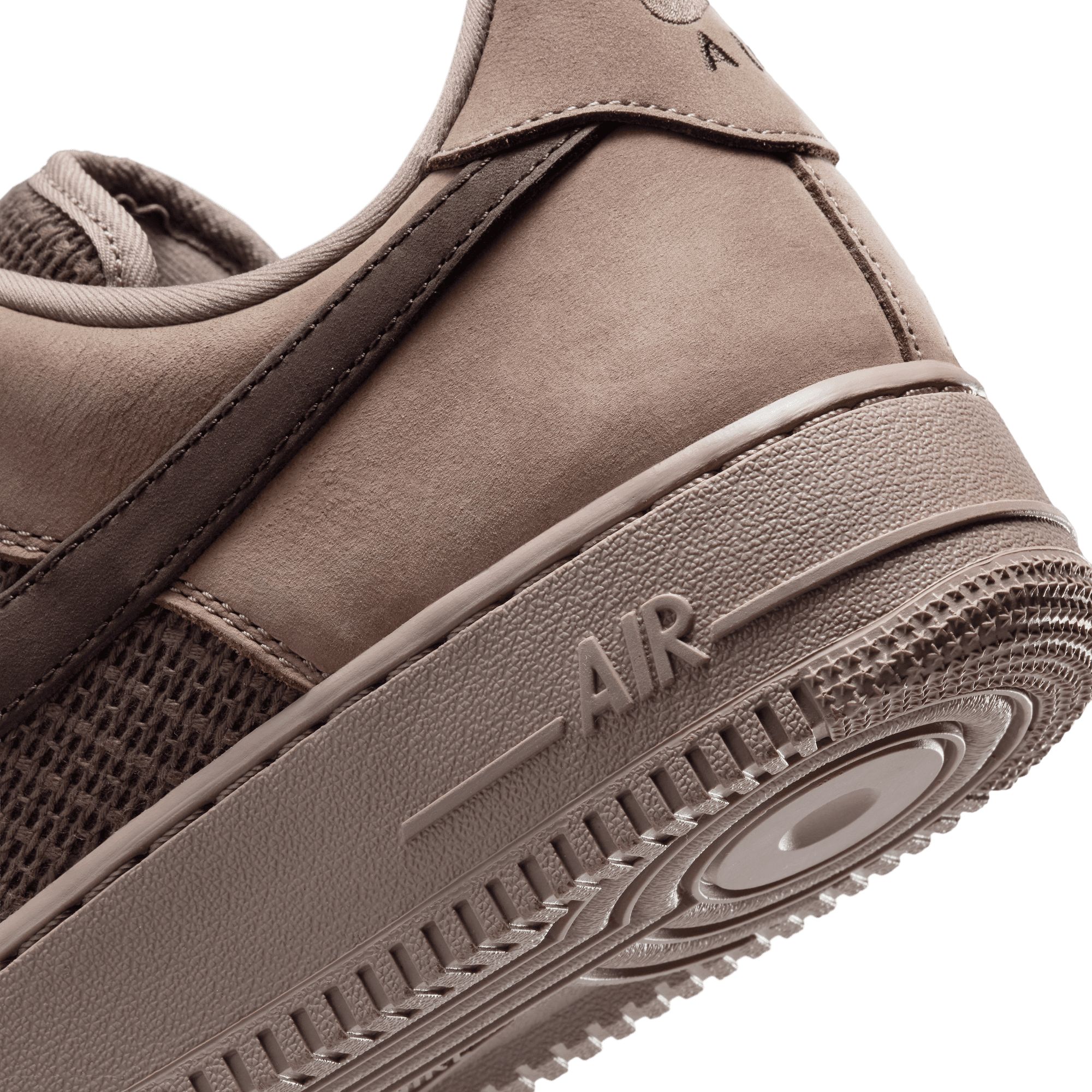 Nike Men's Air Force 1 '07 LV8 Shoes