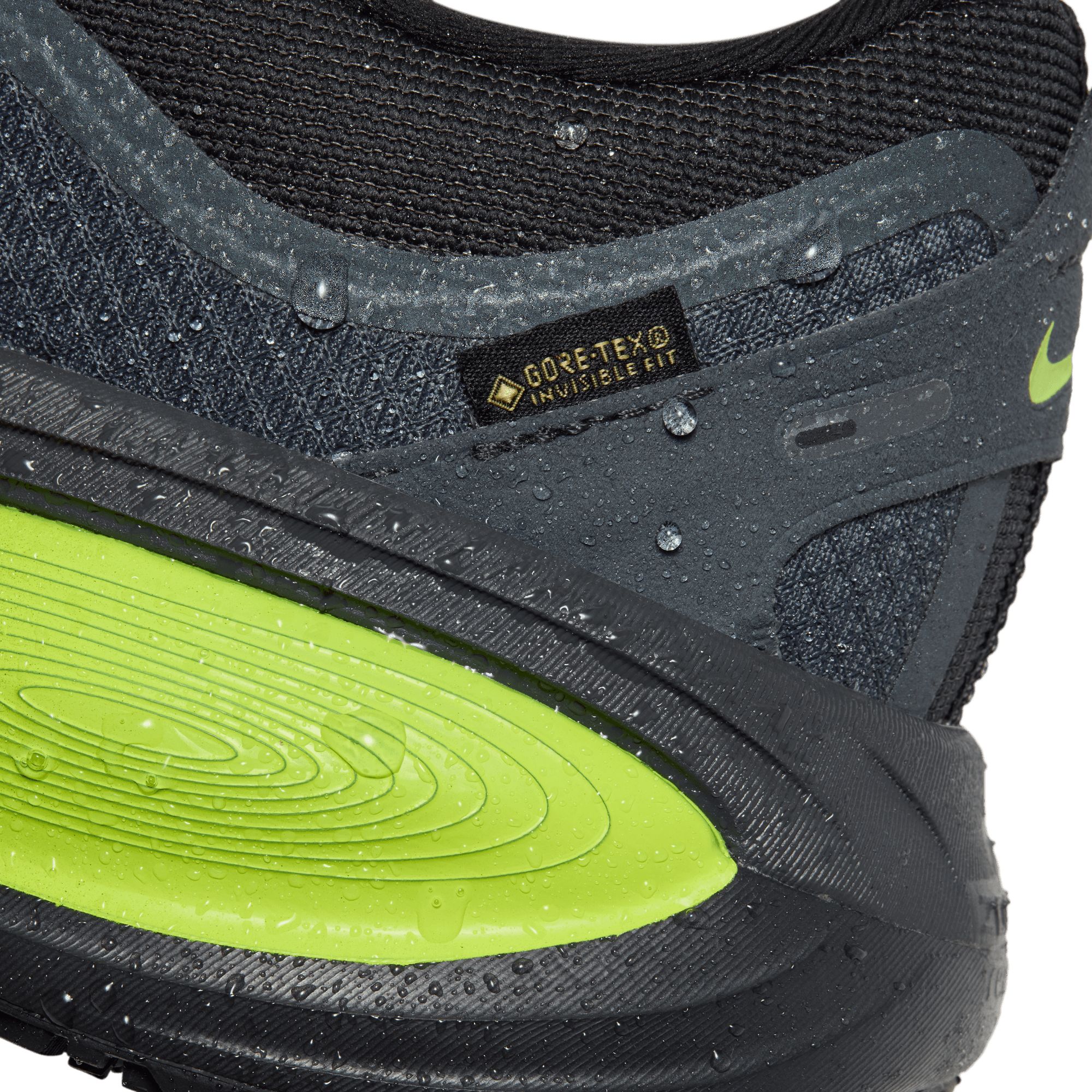 Nike Men’s Air Vomero 18 GTX Running Shoes