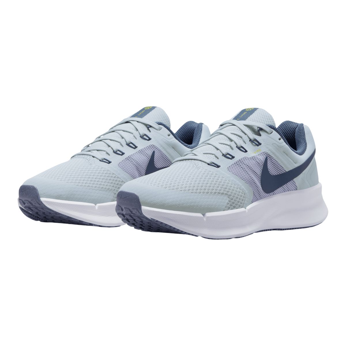 Nike run swift athletic on sale sneaker