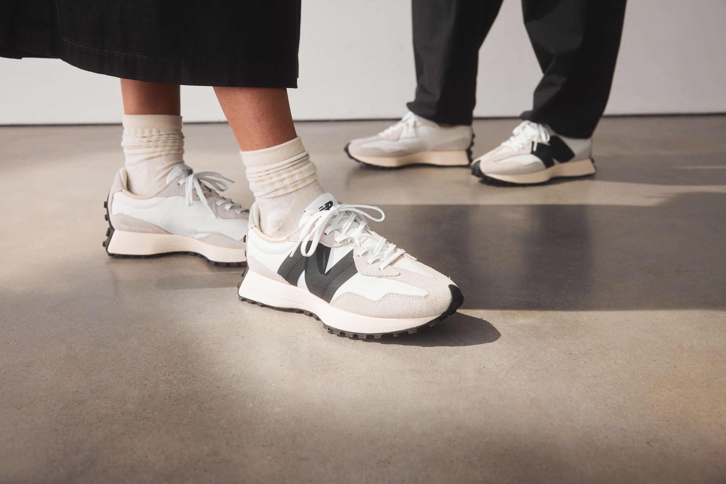 New Balance Women's 327 Shoes