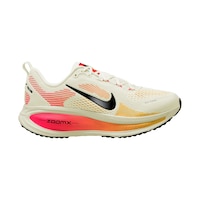 Nike Women's Vomero 18 Running Shoes Side_Right