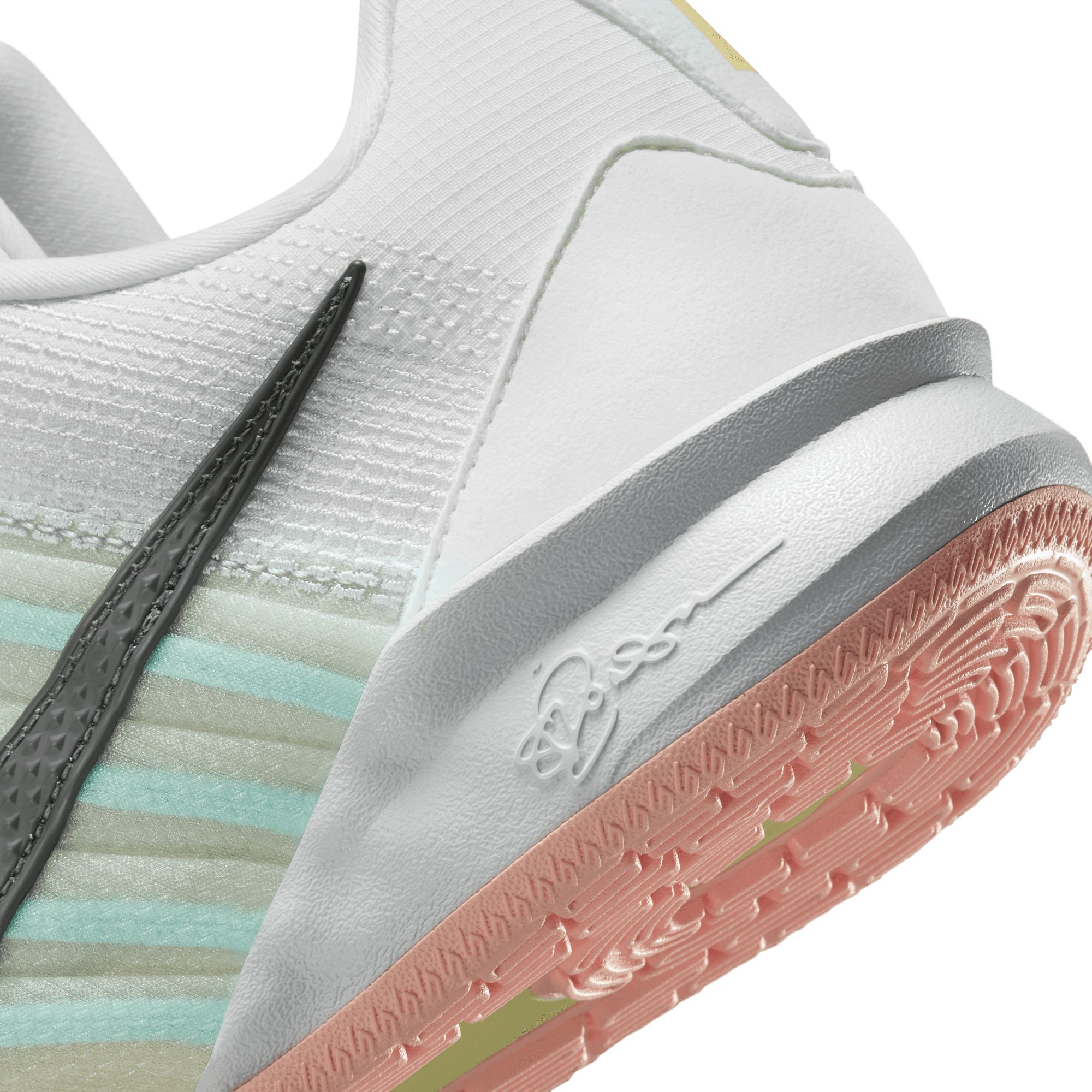 Nike Women's Sabrina 3 Basketball Shoes