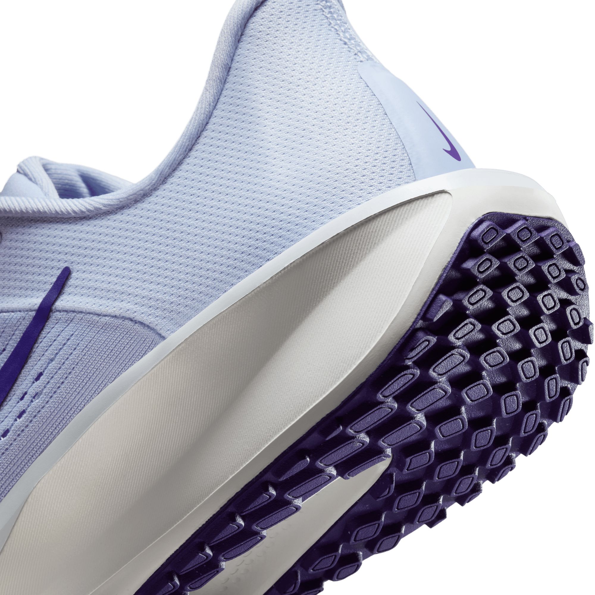 Nike Women's Quest 6 Running Shoes