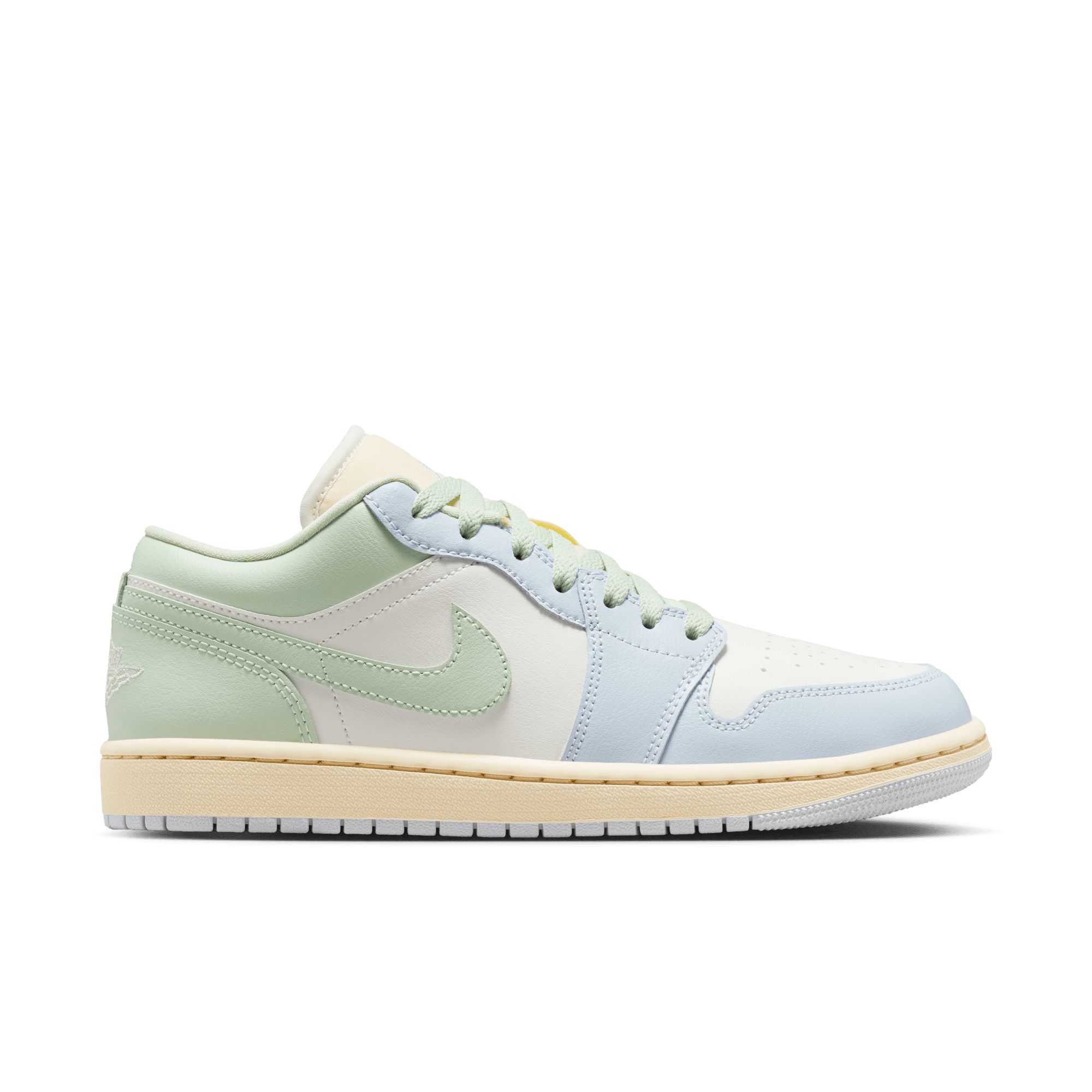 Nike Women's Air Jordan 1 Low Basketball Shoes