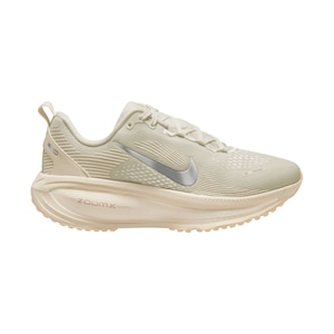 Nike Women's Vomero 18 Running Shoes