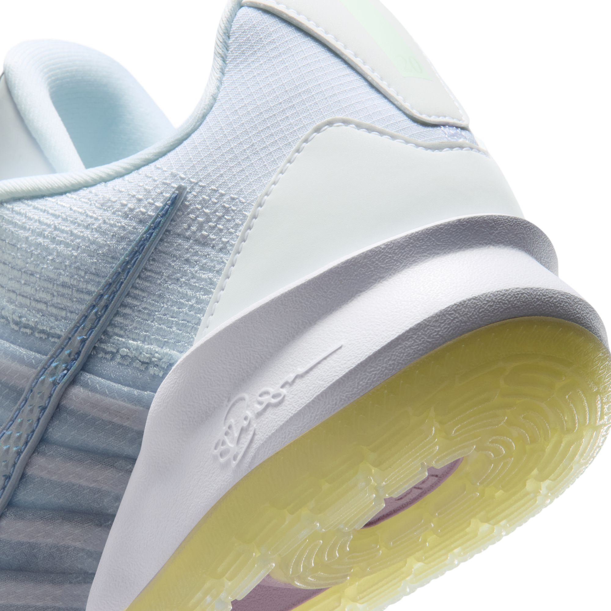 Nike Women's Sabrina 3 Basketball Shoes